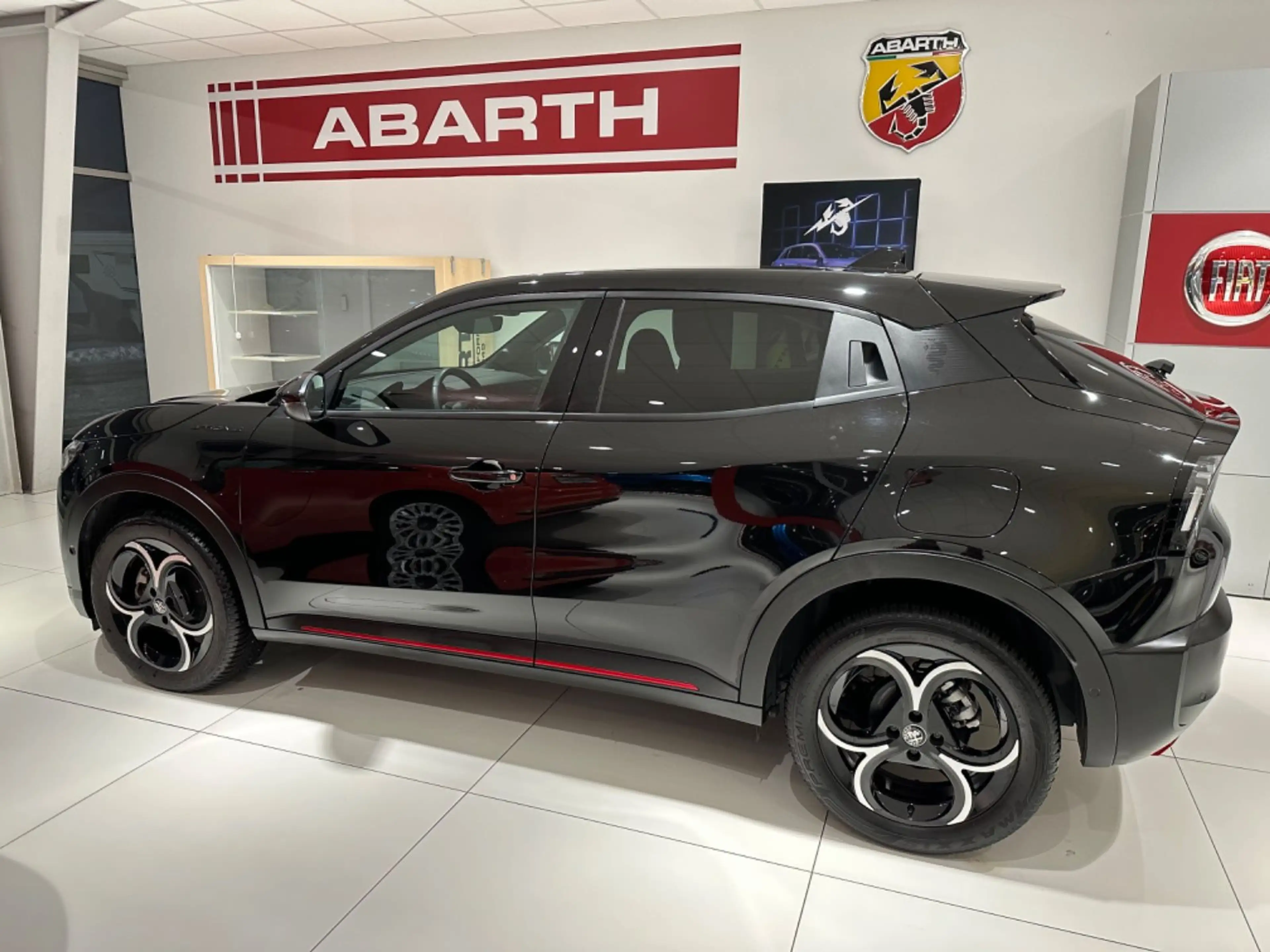 Alfa Romeo Junior Ibrida 1.2 VGT 48V-Hybrid 100 kW Speciale — photo 7
