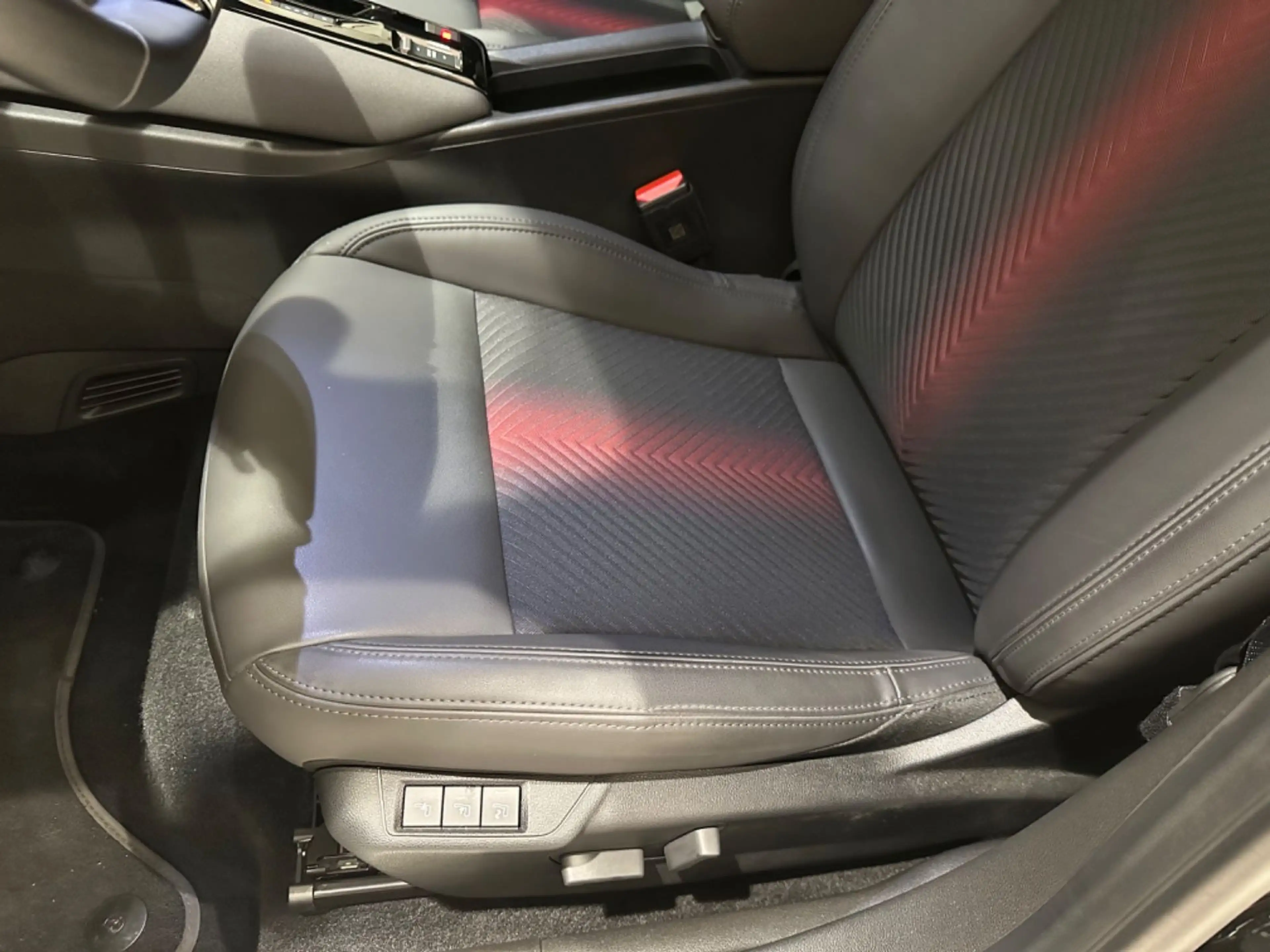 Alfa Romeo Junior Ibrida 1.2 VGT 48V-Hybrid 100 kW Speciale — photo 13