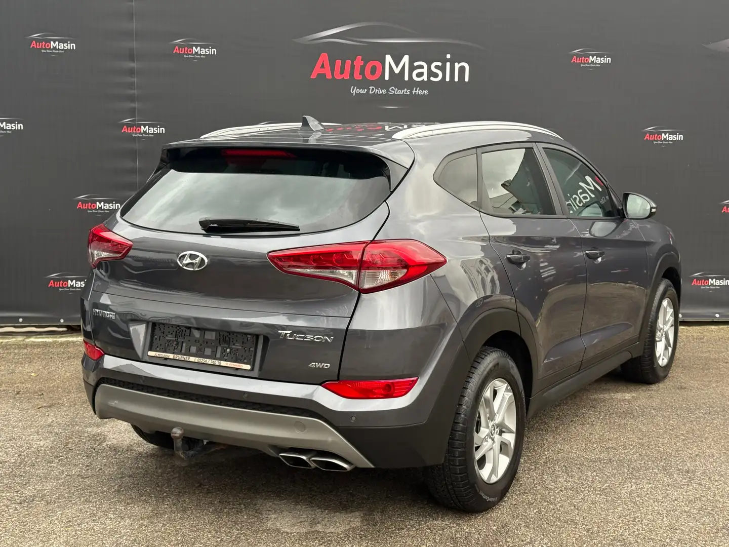 Hyundai TUCSON Tucson 2,0 CRDI 4WD Platin Aut. // SERVICEHEFT // Grau - 2