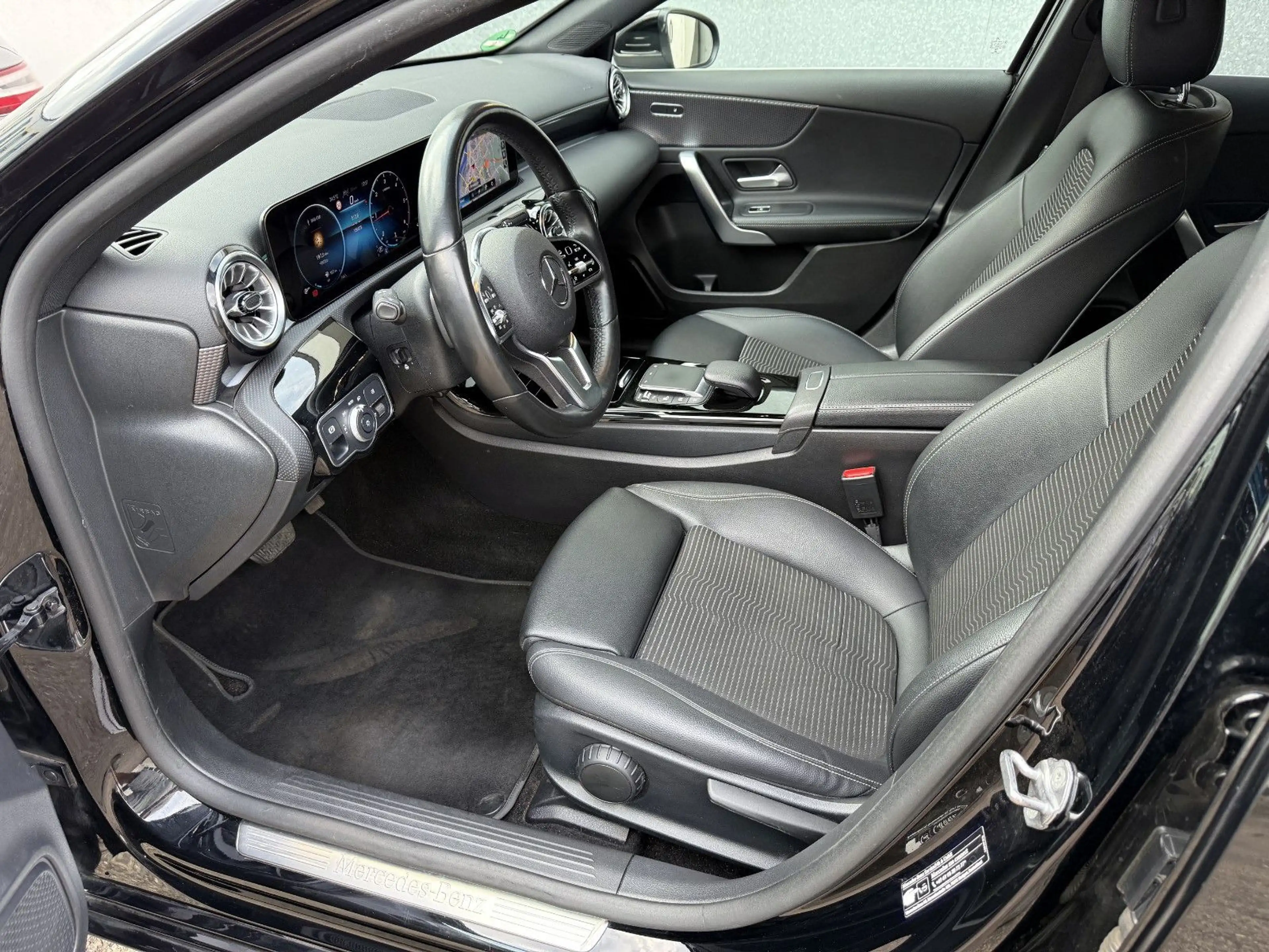 Mercedes-Benz A 200 d Lim Aut MBUX LEDER LED 360° KAMERA HeadUp — photo 8