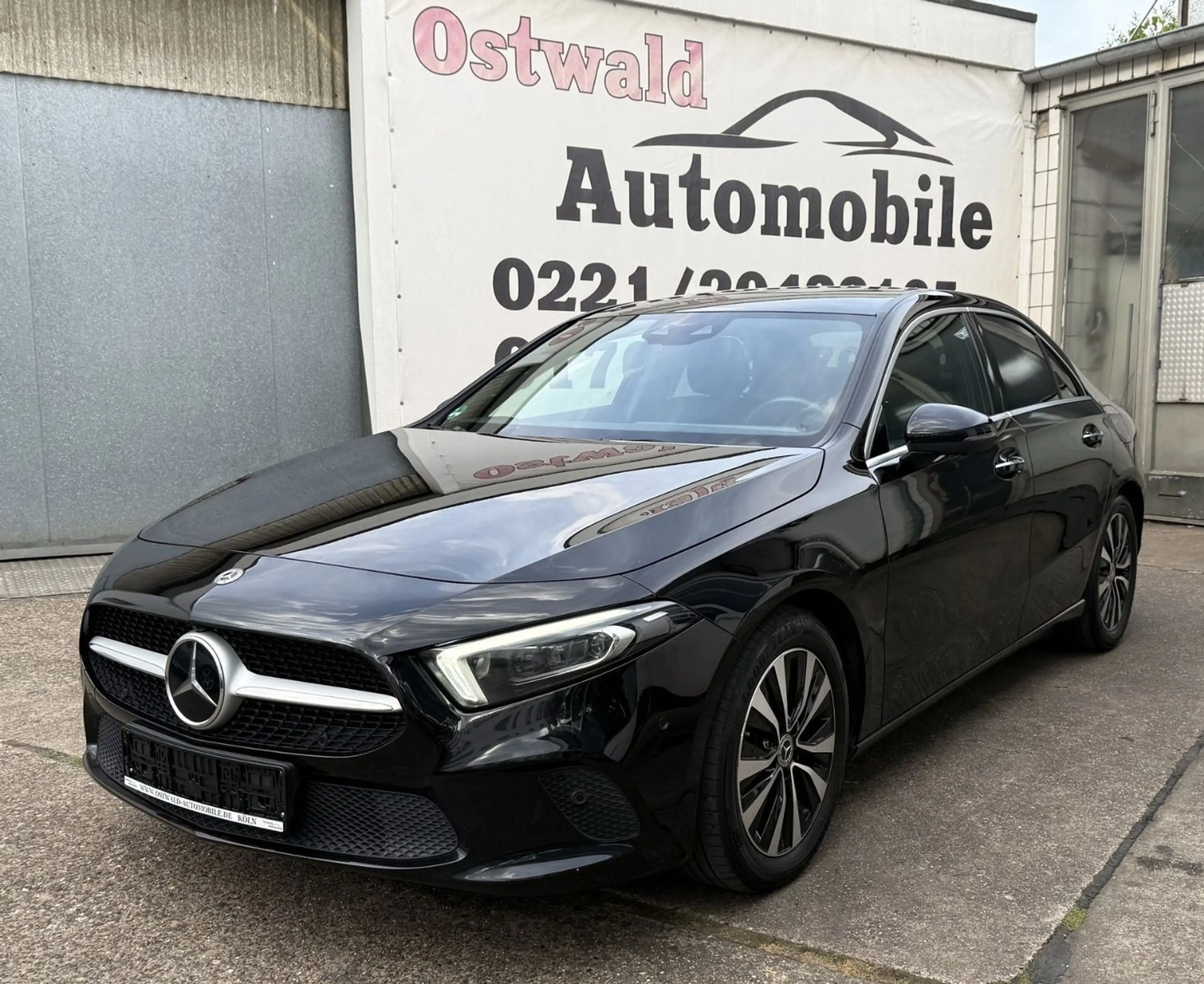 Mercedes-Benz A 200 d Lim Aut MBUX LEDER LED 360° KAMERA HeadUp — photo 2