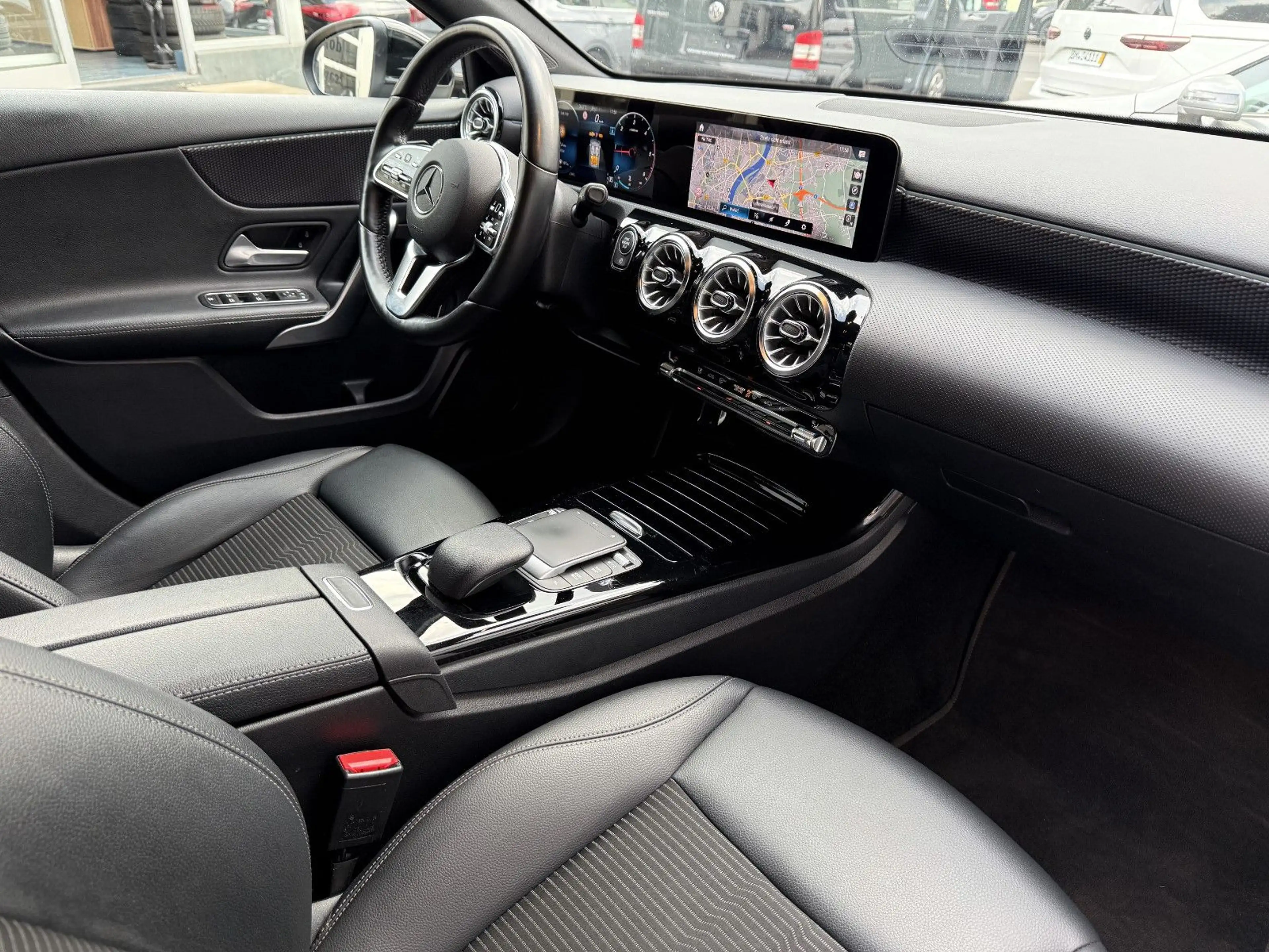 Mercedes-Benz A 200 d Lim Aut MBUX LEDER LED 360° KAMERA HeadUp — photo 12
