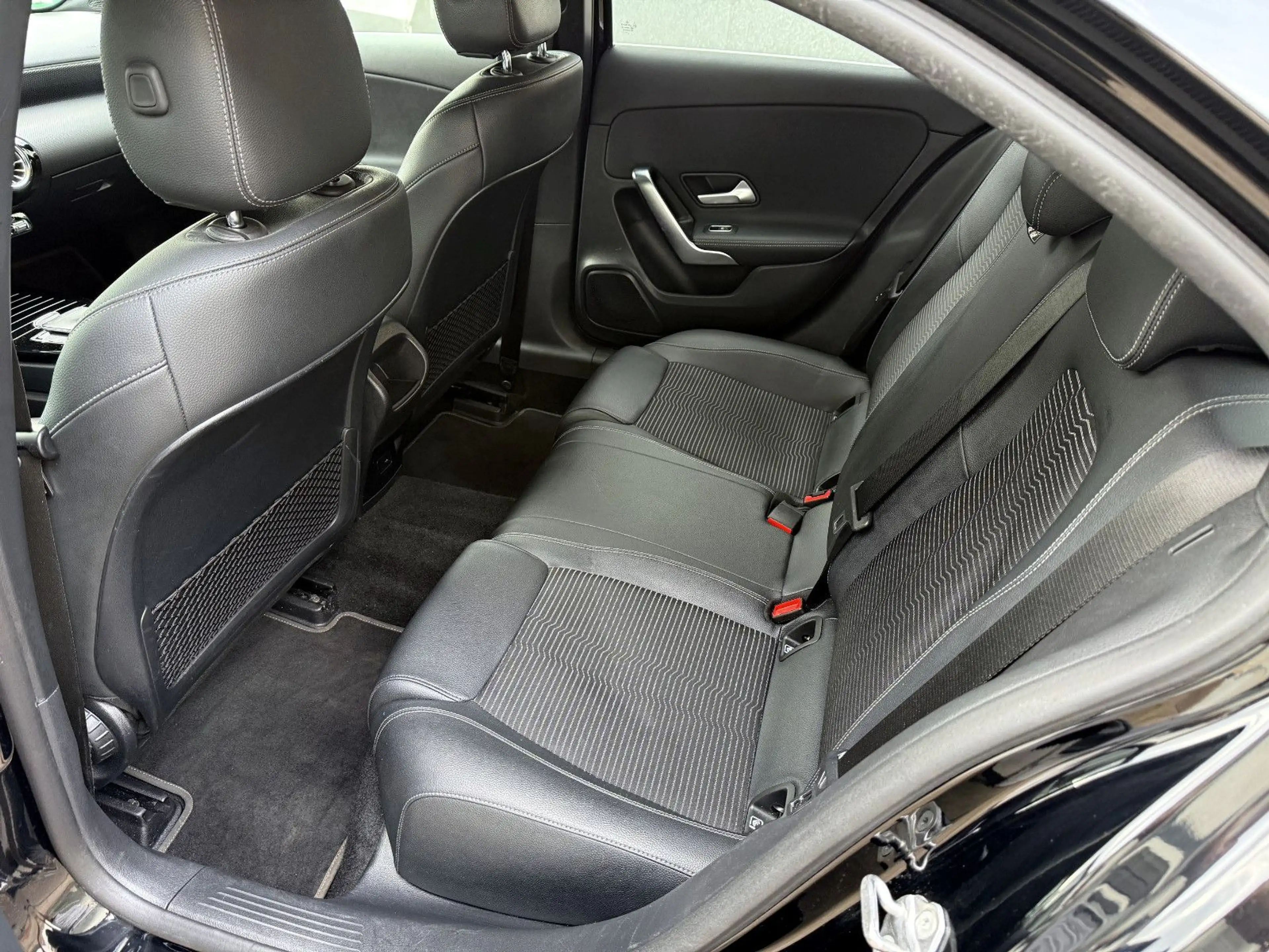 Mercedes-Benz A 200 d Lim Aut MBUX LEDER LED 360° KAMERA HeadUp — photo 13