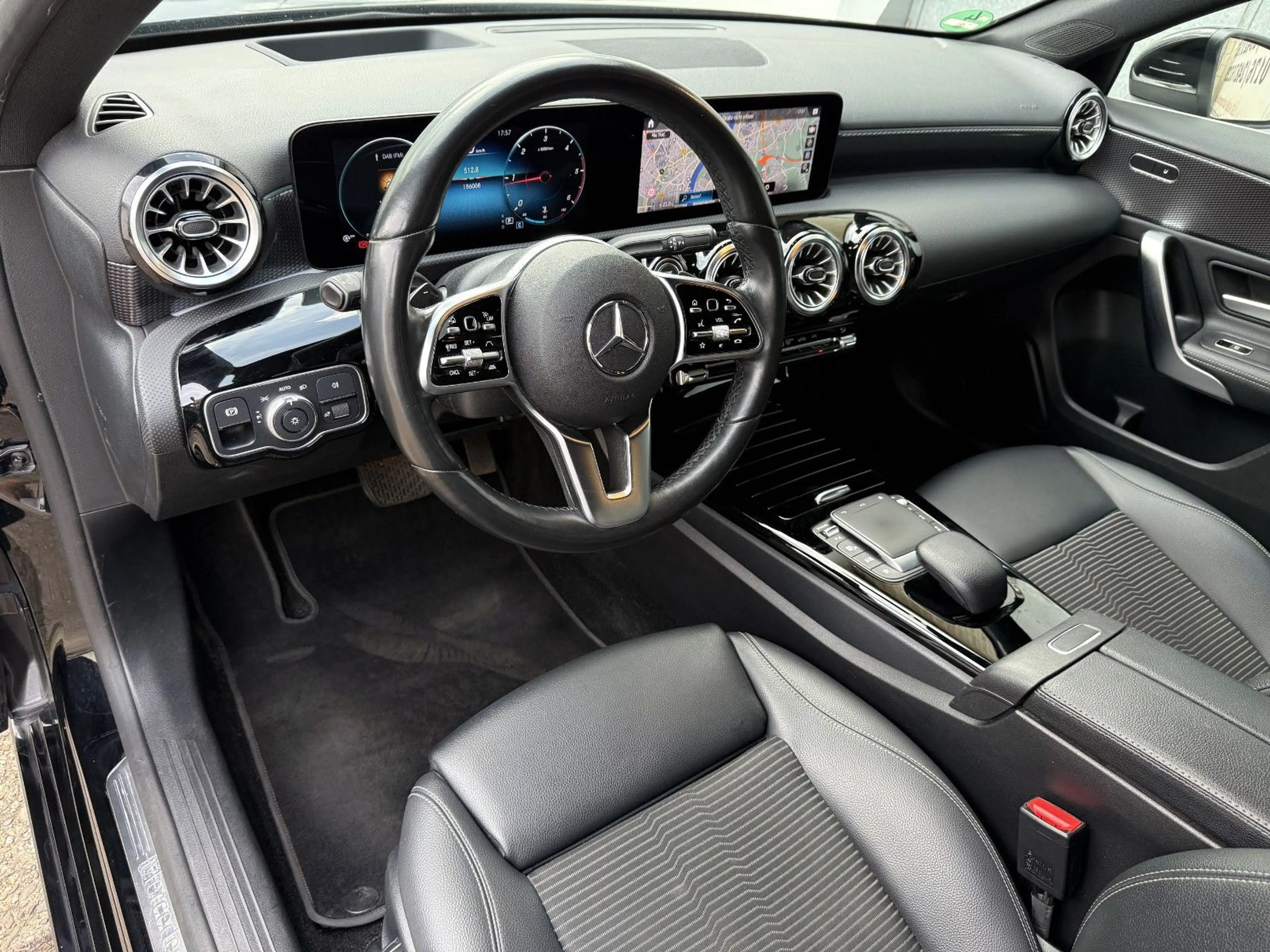 Mercedes-Benz A 200 d Lim Aut MBUX LEDER LED 360° KAMERA HeadUp — photo 9