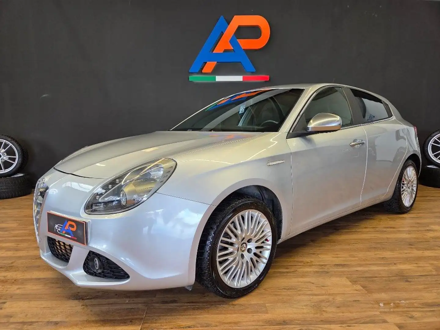 Alfa Romeo Giulietta 1.4 Turbo MultiAir TCT Distinctive Argento - 1