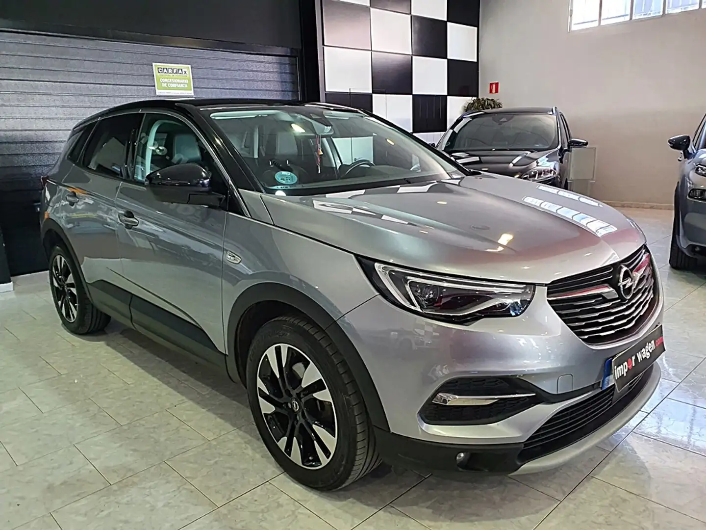 Opel Grandland X 1.2T S&S 2020 Aut. 130 Gris - 2