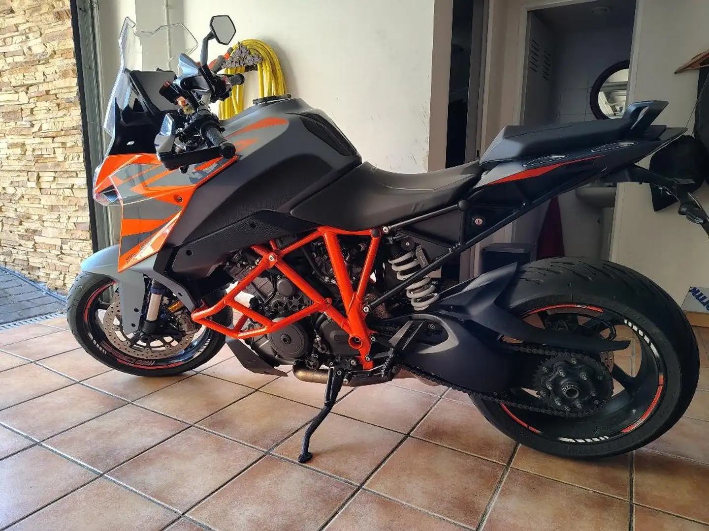 KTM 1290 Super Duke GT Pomarańczowy - 2