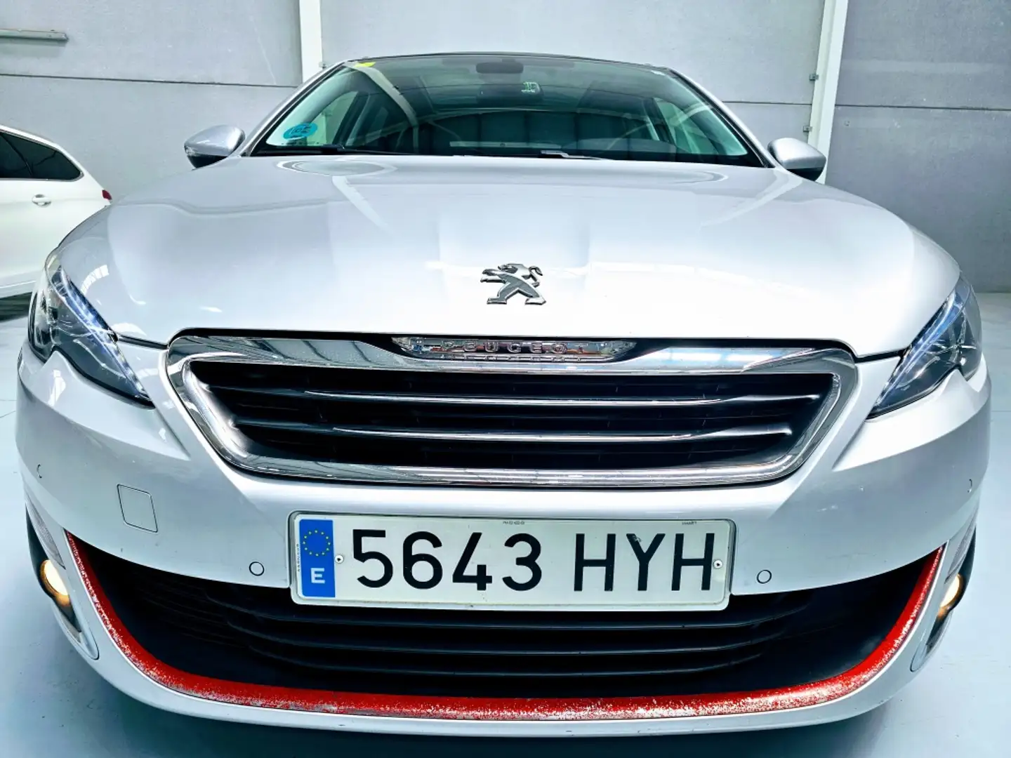 Peugeot 308 SW 2.0 BlueHDi Allure 150 Zilver - 2