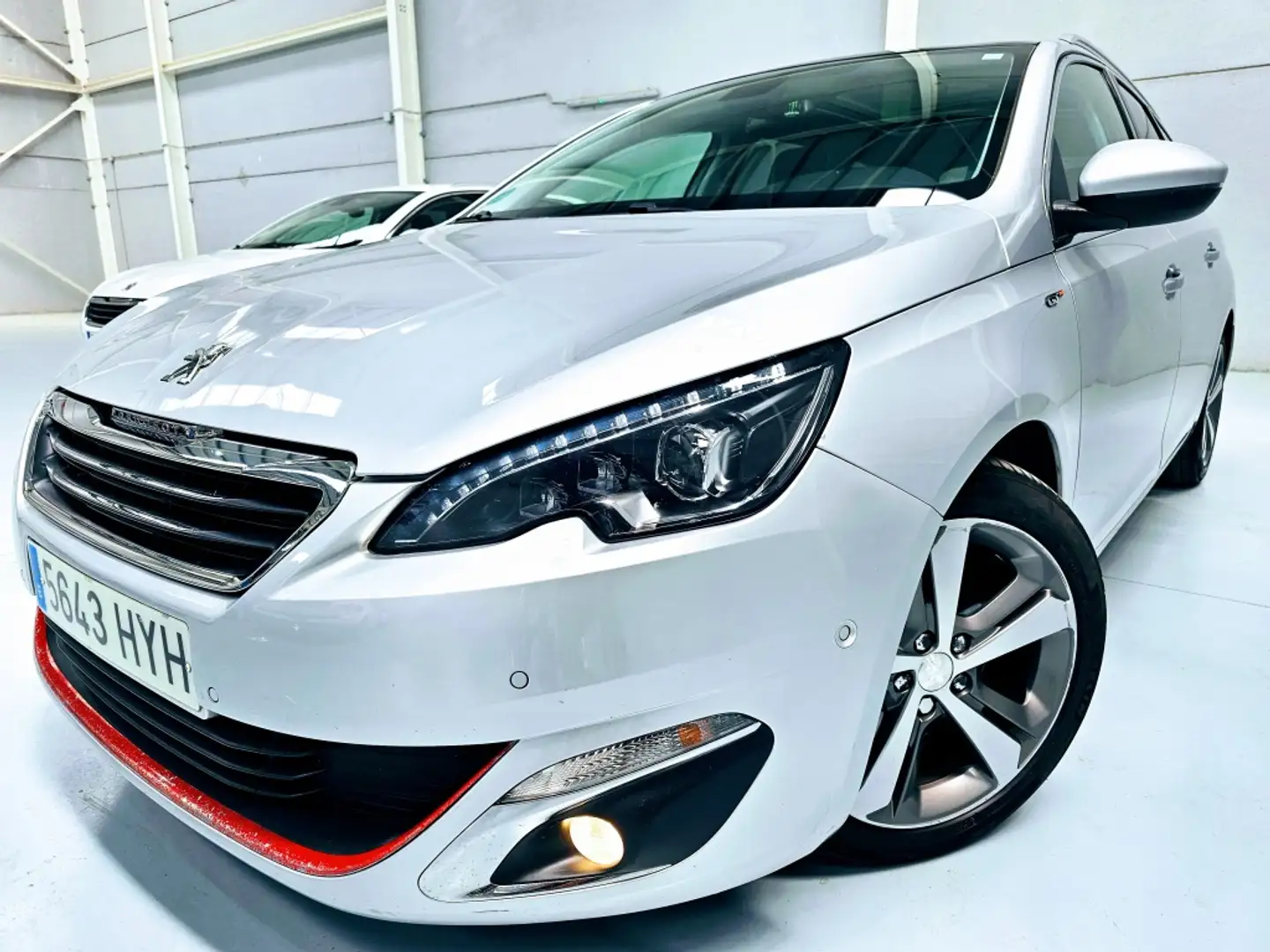 Peugeot 308 SW 2.0 BlueHDi Allure 150 Zilver - 1