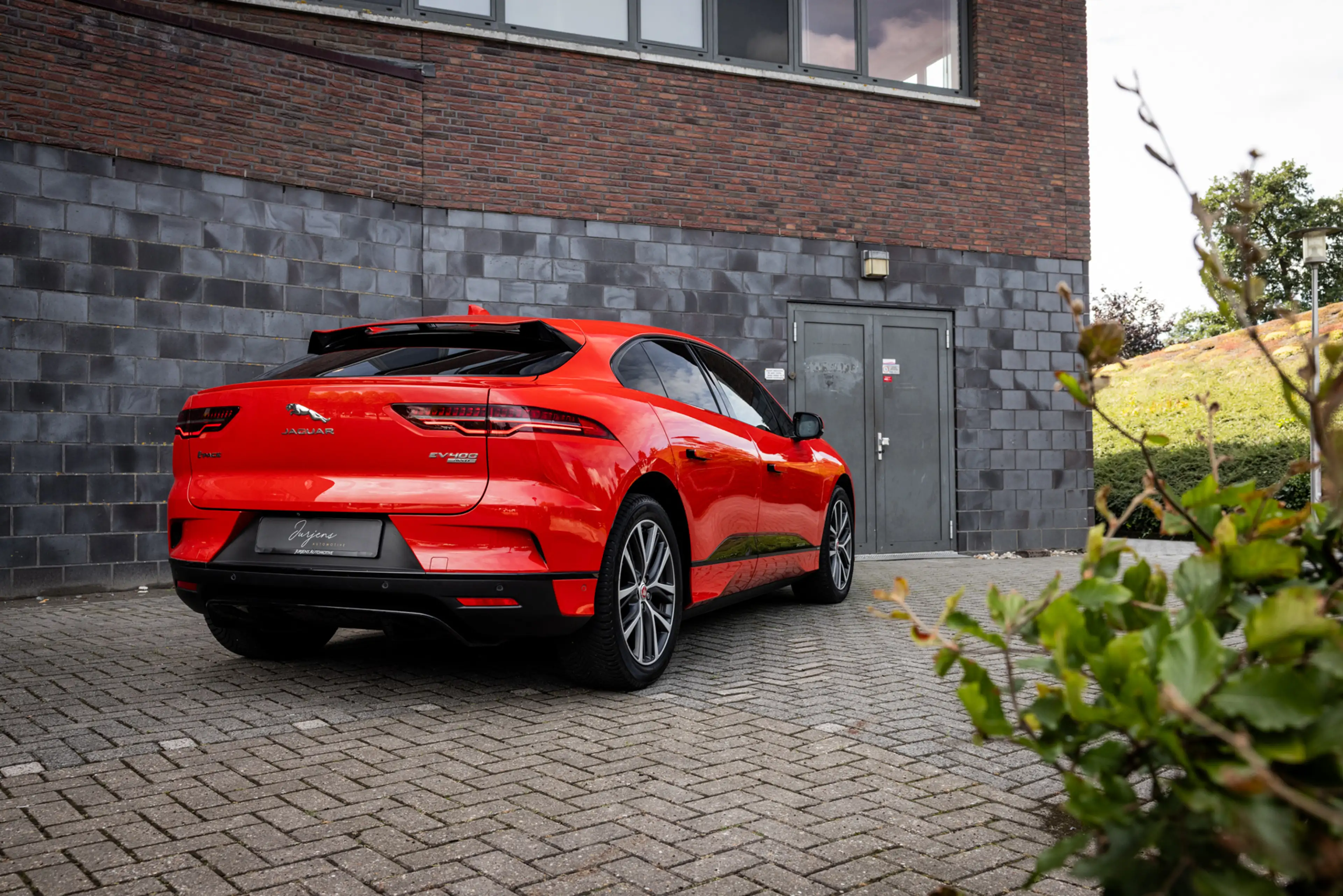 Jaguar I-Pace EV400 First Edition 90 kWh (400pk) Alcantara | LED — photo 3