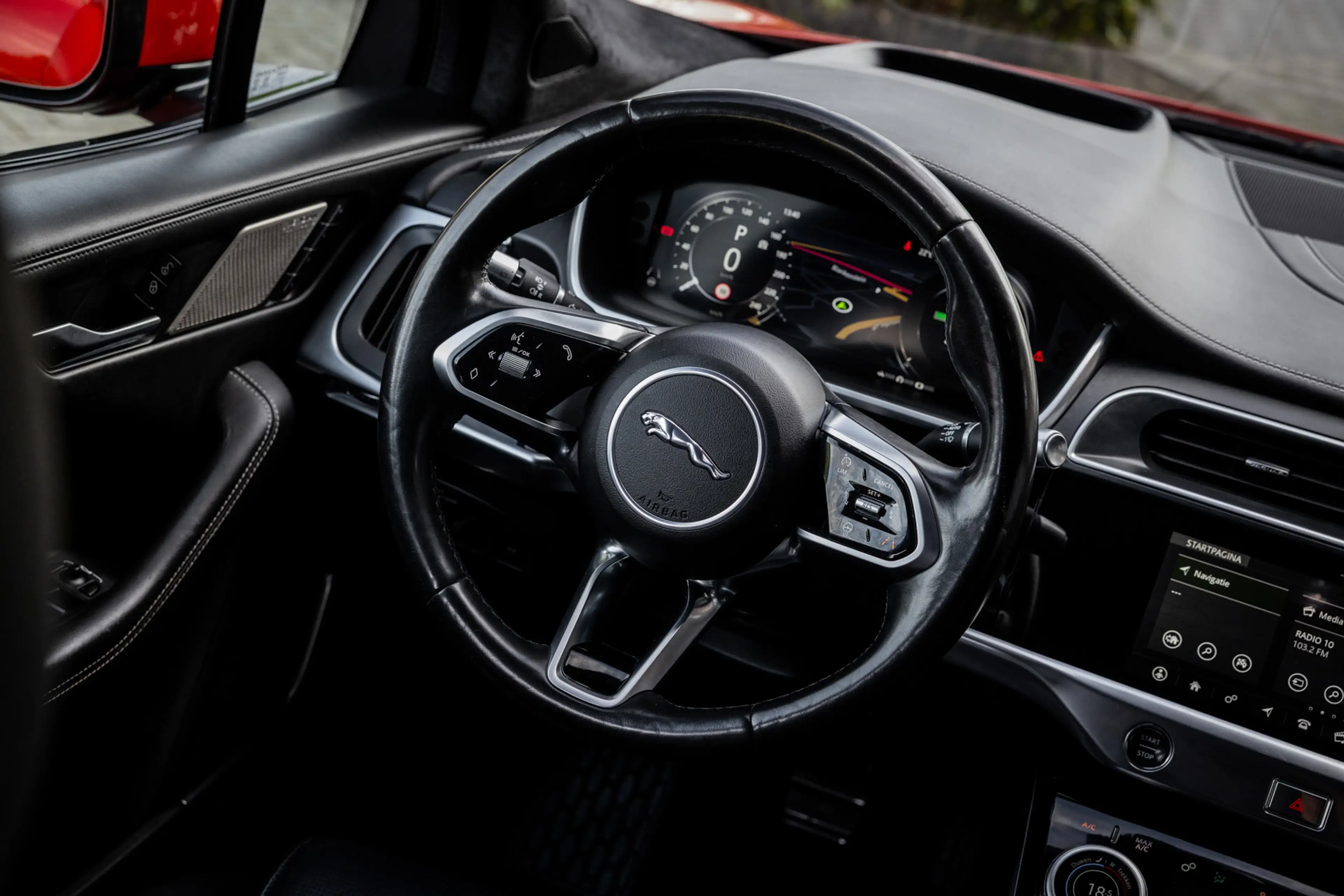 Jaguar I-Pace EV400 First Edition 90 kWh (400pk) Alcantara | LED — photo 8