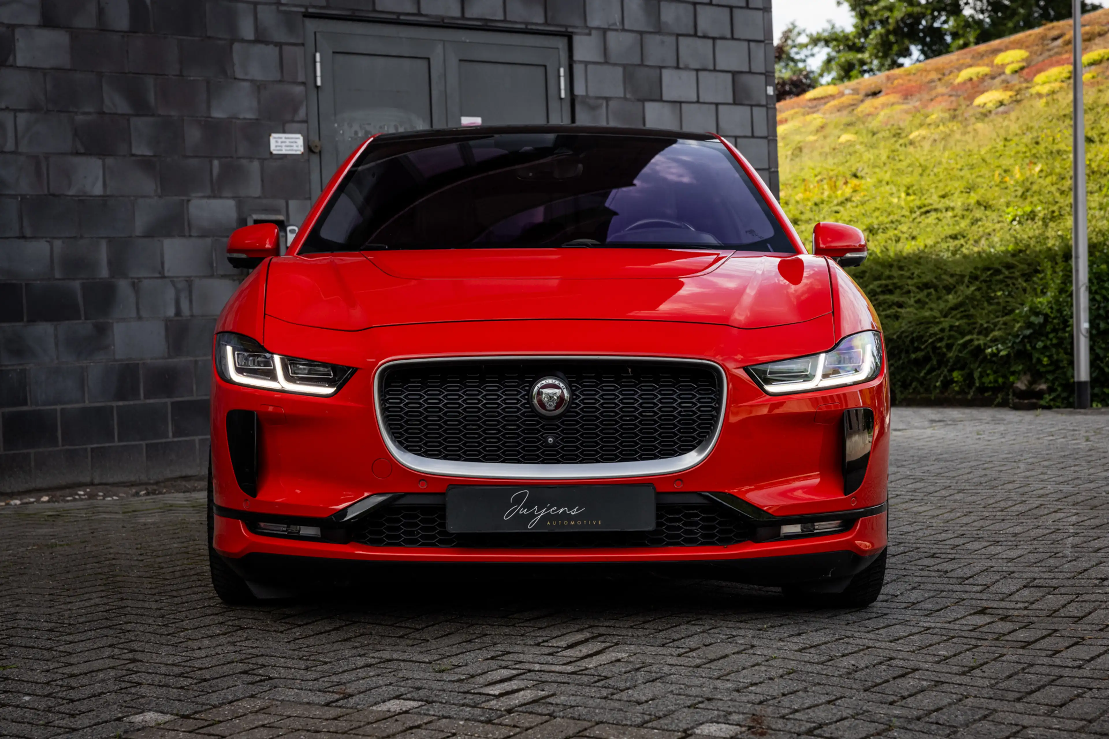 Jaguar I-Pace EV400 First Edition 90 kWh (400pk) Alcantara | LED — photo 2