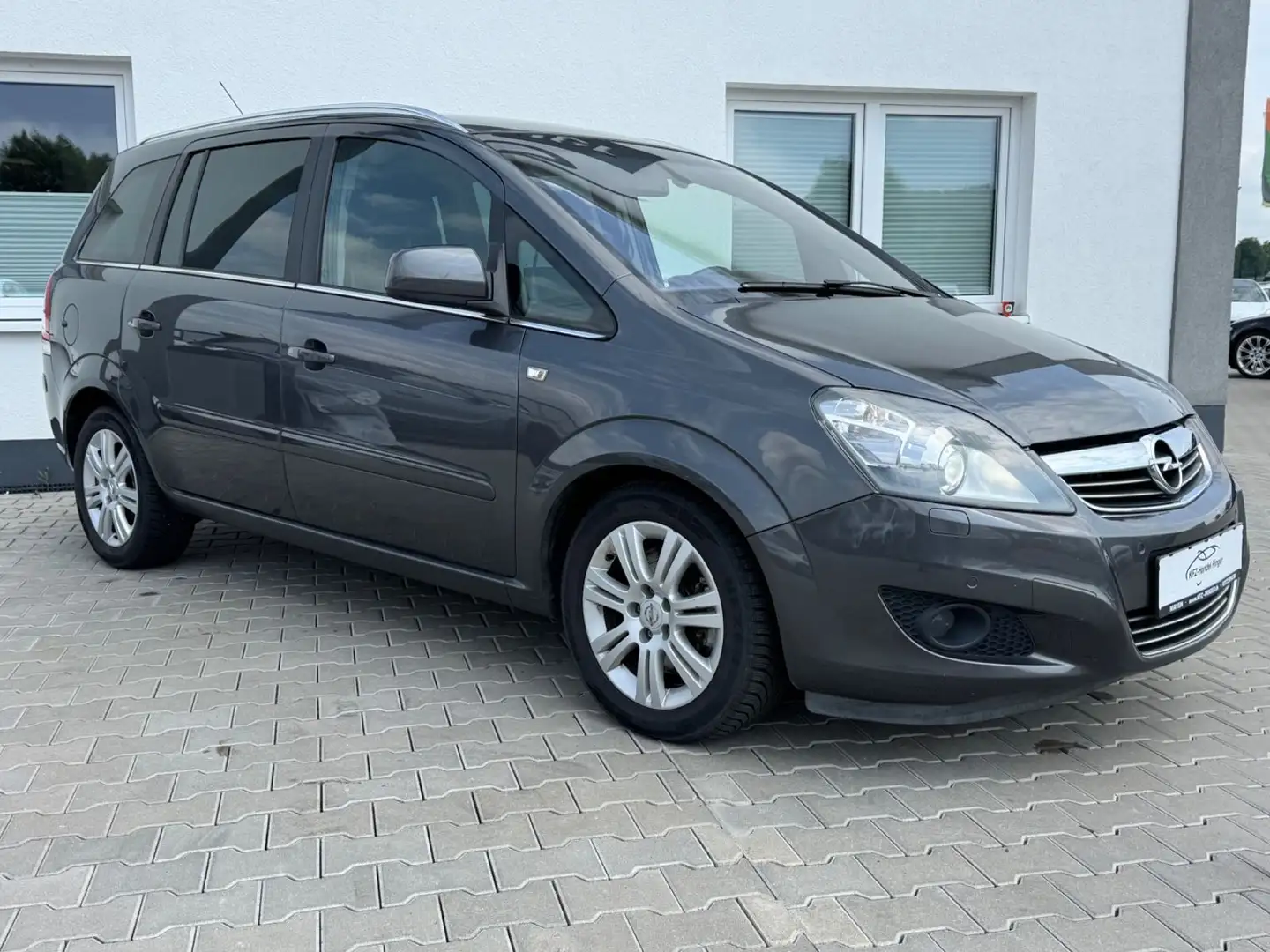Opel Zafira B Innovation "110 Jahre" Grau - 2