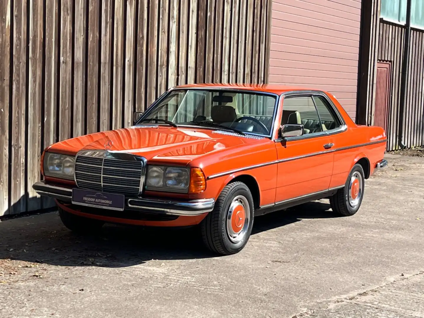 Mercedes-Benz 280 CE 123er Coupe, Autom., top gepflegt! Червоний - 1