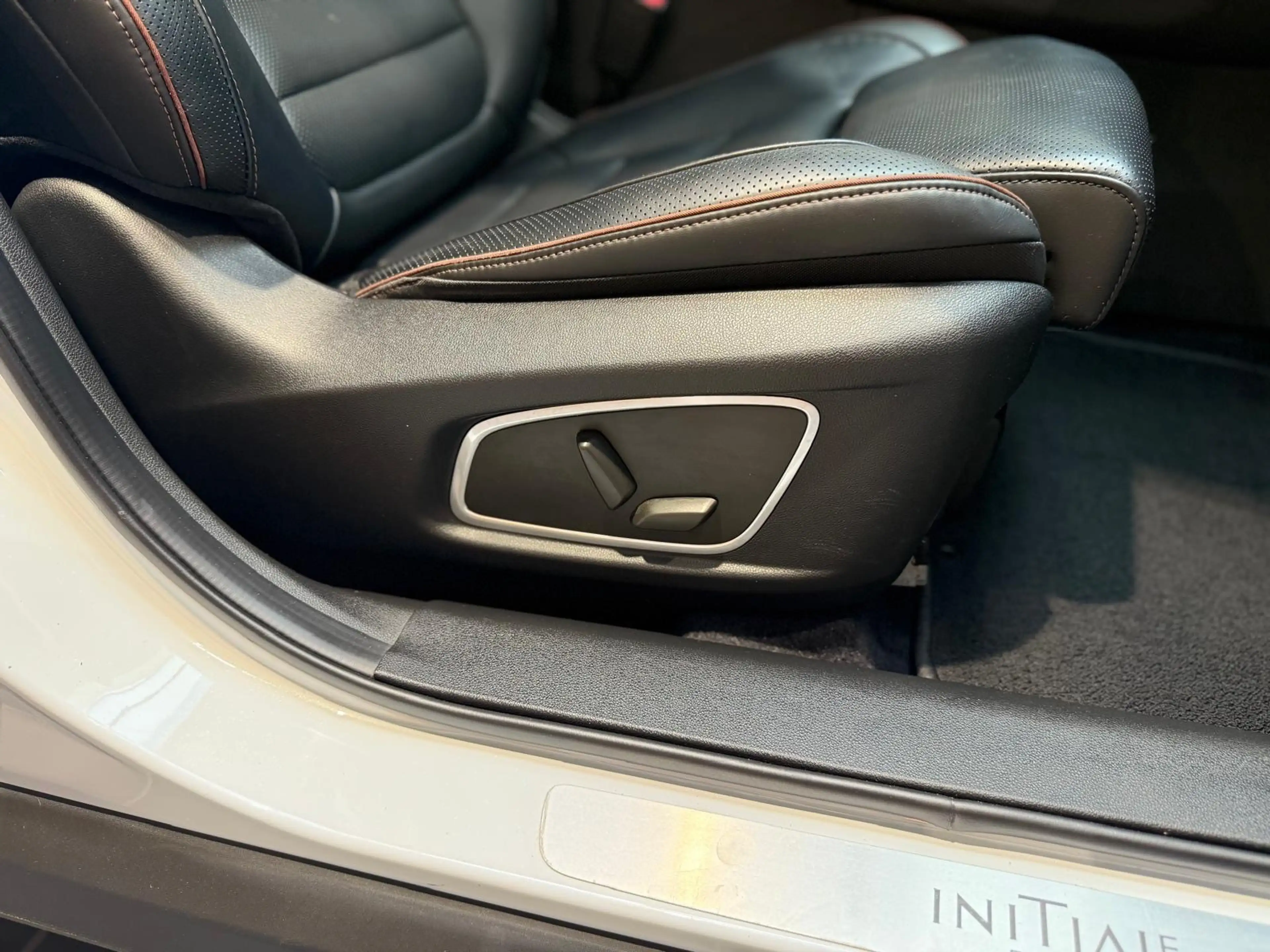 Renault Koleos INITIALE PARIS dCi 185 4WD X-tronic — photo 6