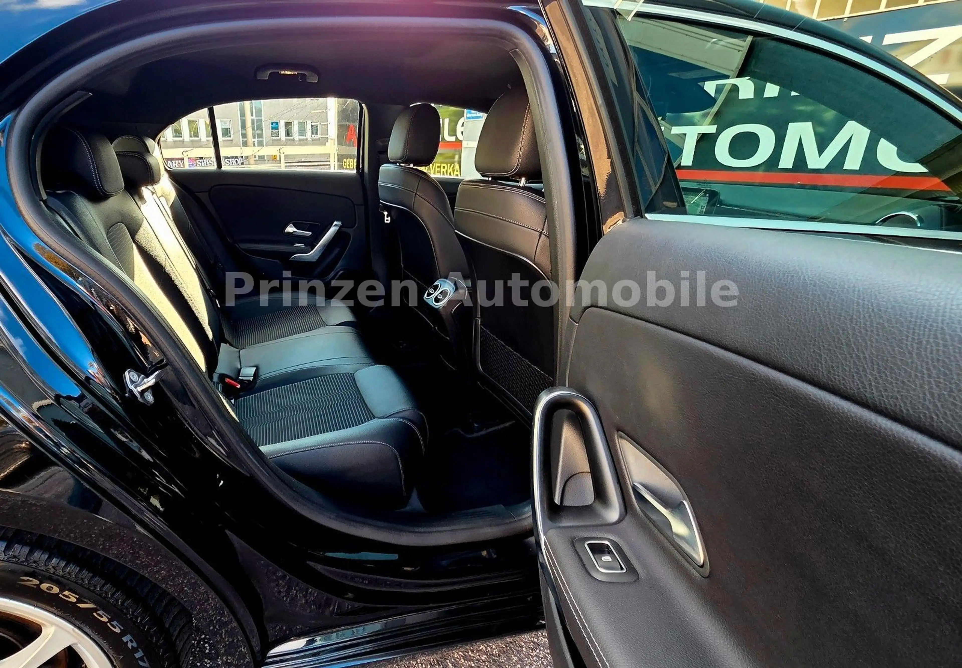 Mercedes-Benz A 180 d*Navi*LED*Leder*R-Kamera — photo 14