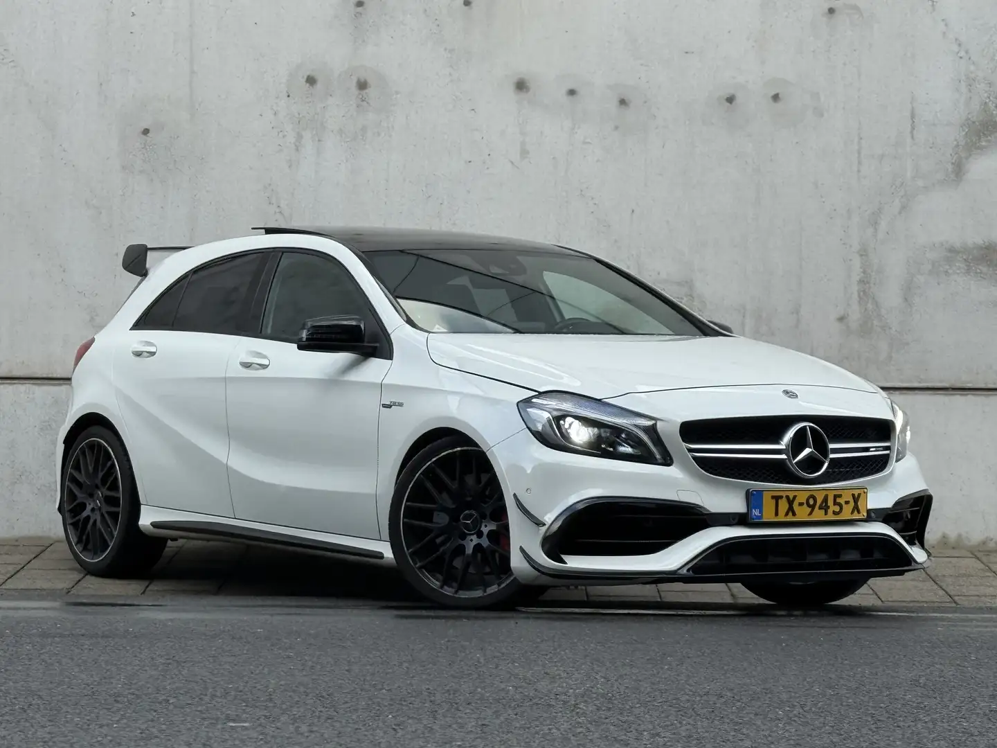 Mercedes-Benz A 45 AMG 4MATIC, Pano, Aero Pack, schaalstoelen! Wit - 1