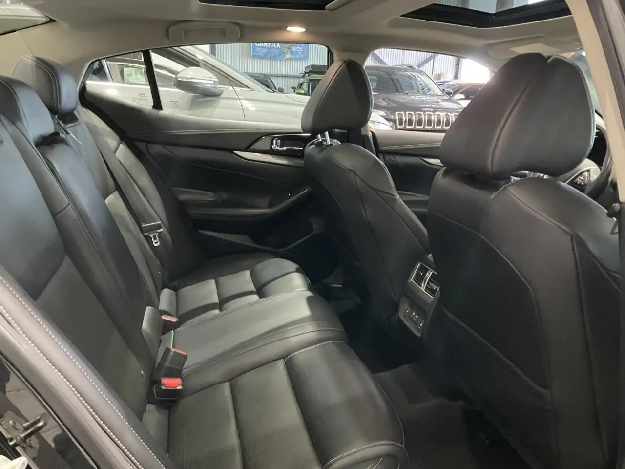 Nissan Maxima снимка Nissan Maxima