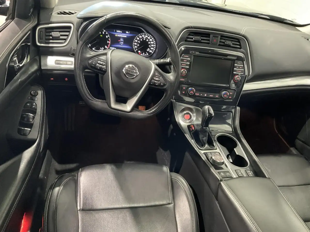 Nissan Maxima снимка Nissan Maxima