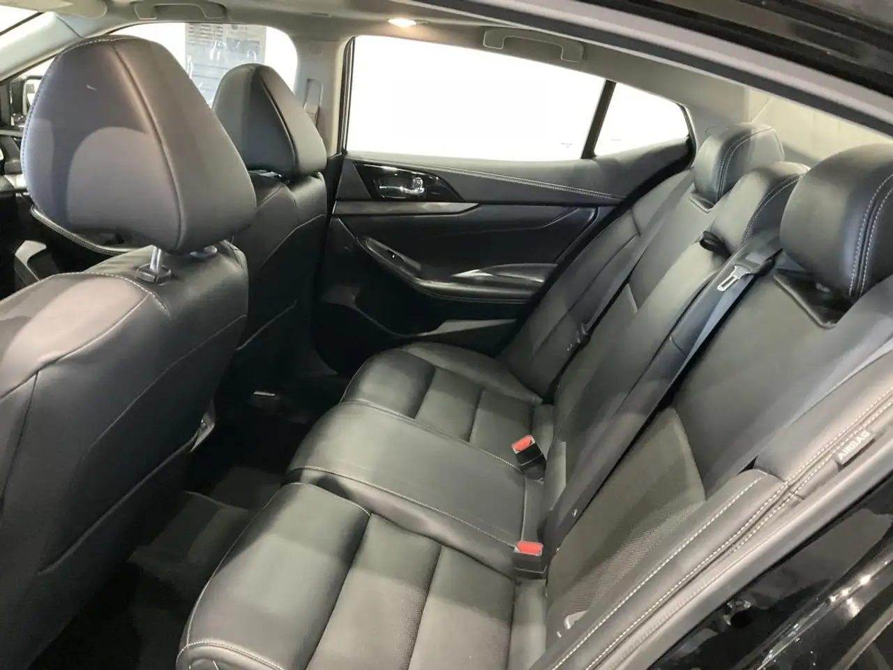 Nissan Maxima снимка Nissan Maxima