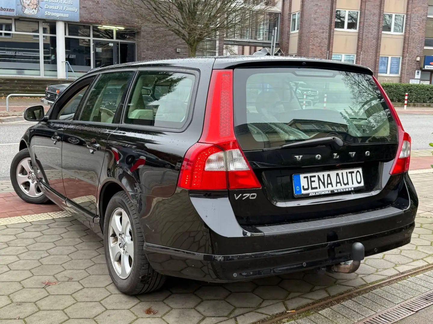 Volvo V70 Kombi TÜV NEU Momentum Vollausstattung Schwarz - 2