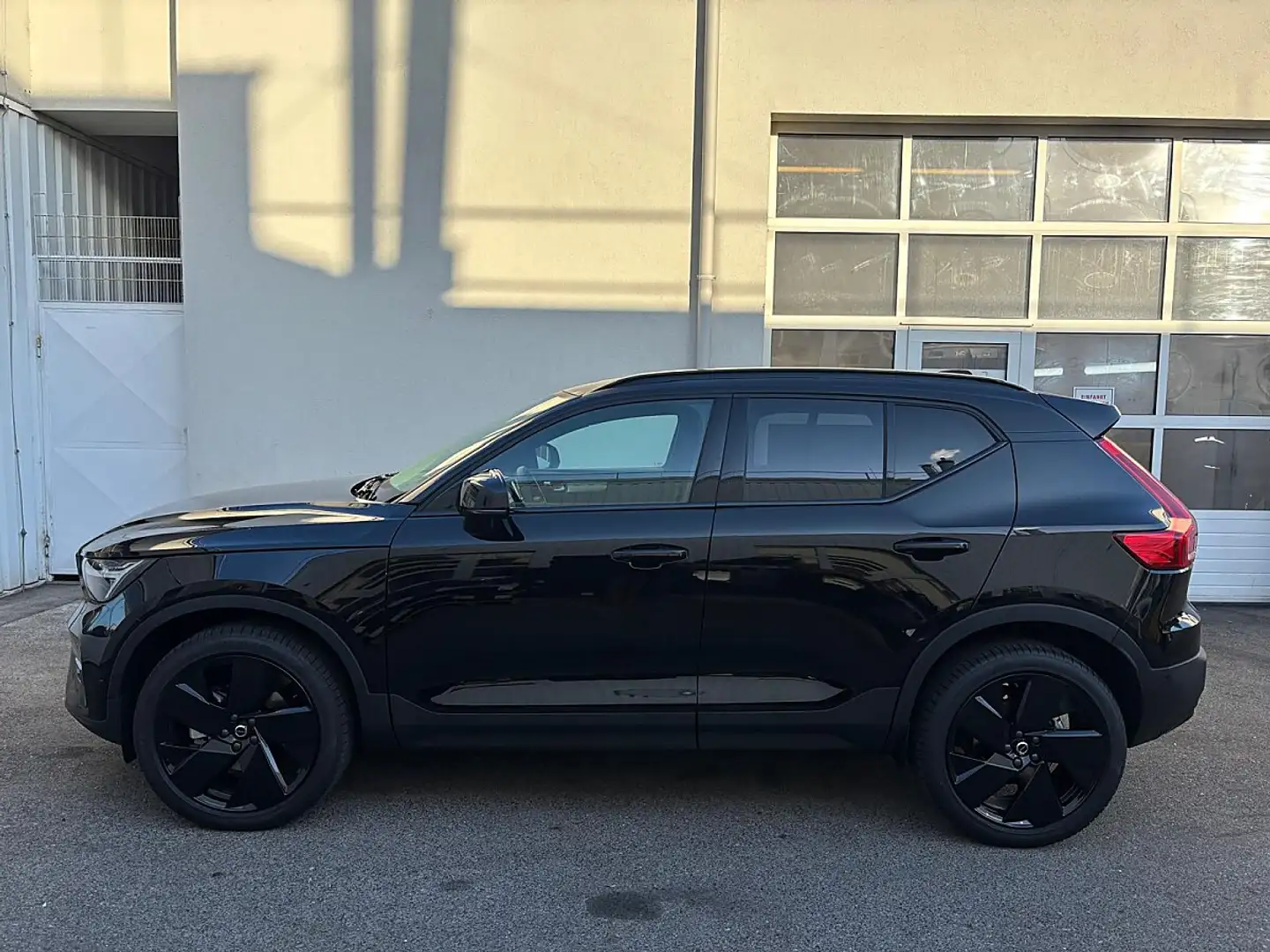 Volvo XC40 B3 Plus Black Edition Aut. WIEN 21 Onyx Black Schwarz - 2