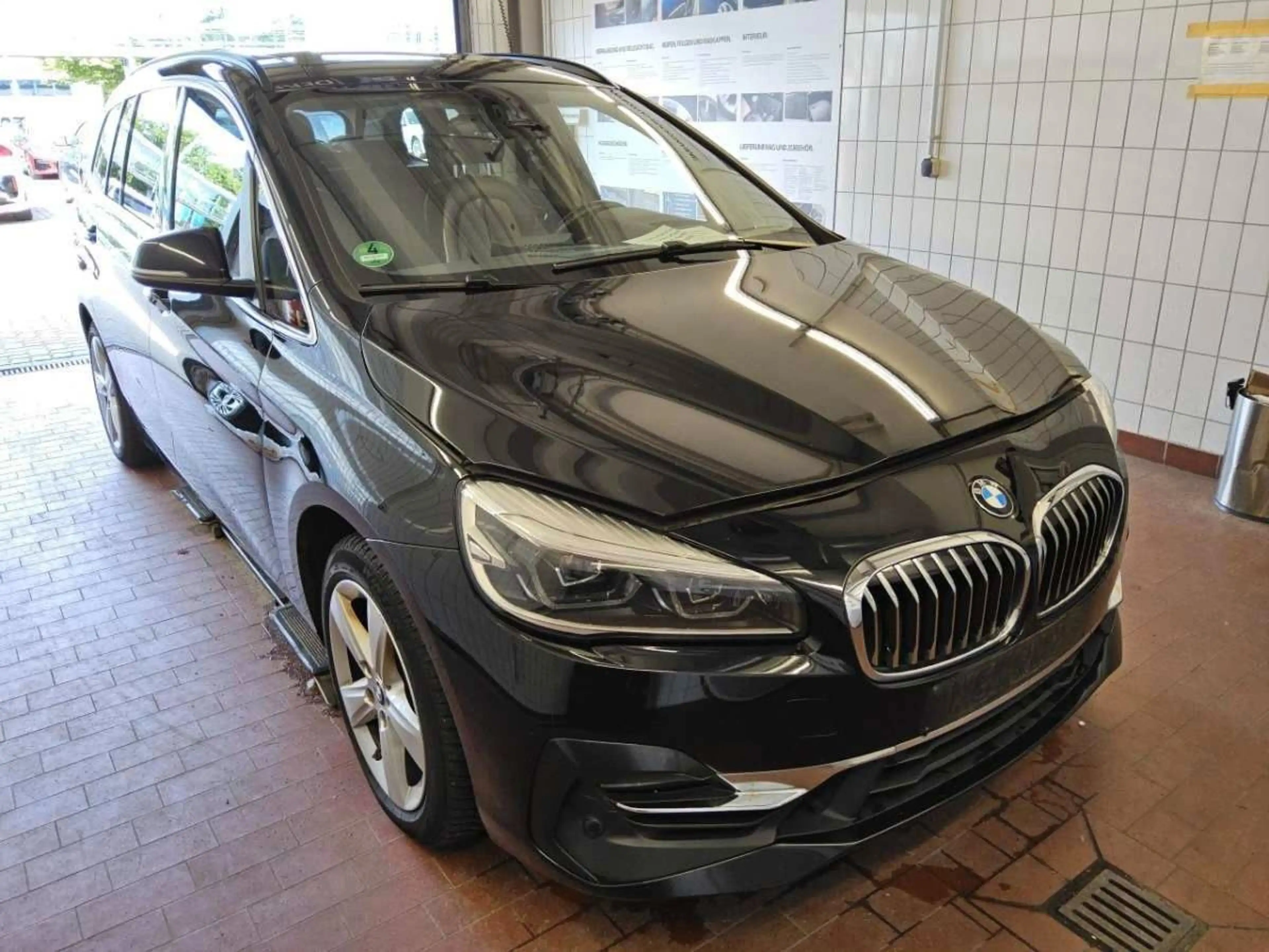 BMW 220 xDrive Luxury Line |1.Hand|Pano — photo 2