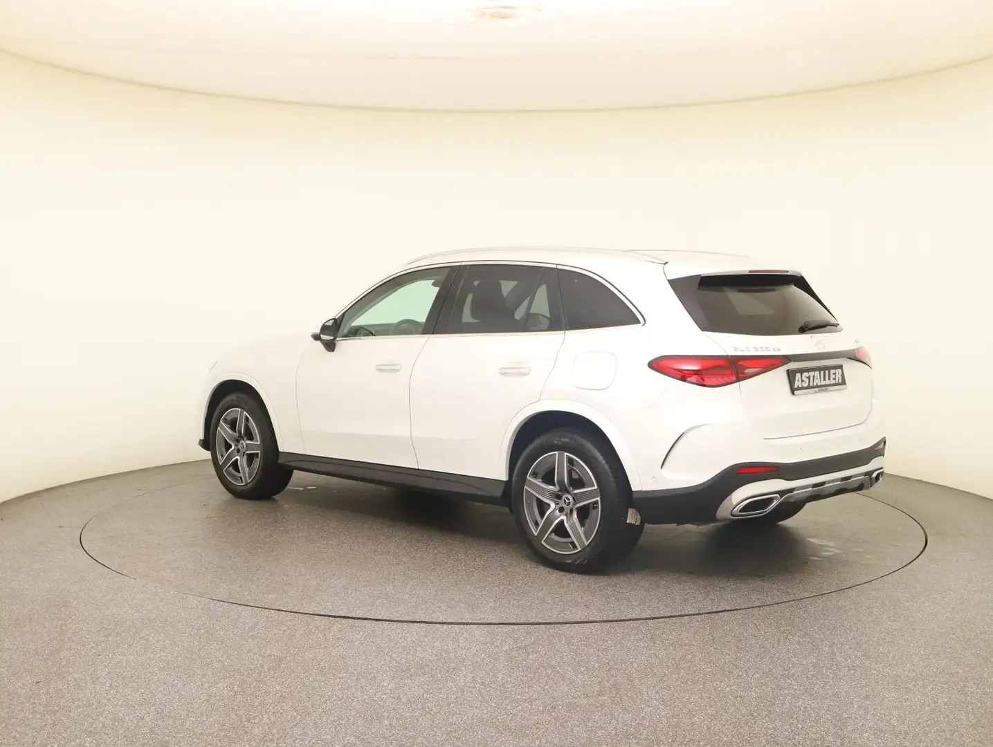Mercedes-Benz GLC 300 de 4M AMG Line 2x Prem+Pano+WiPa+19"+HUD Bílá - 2