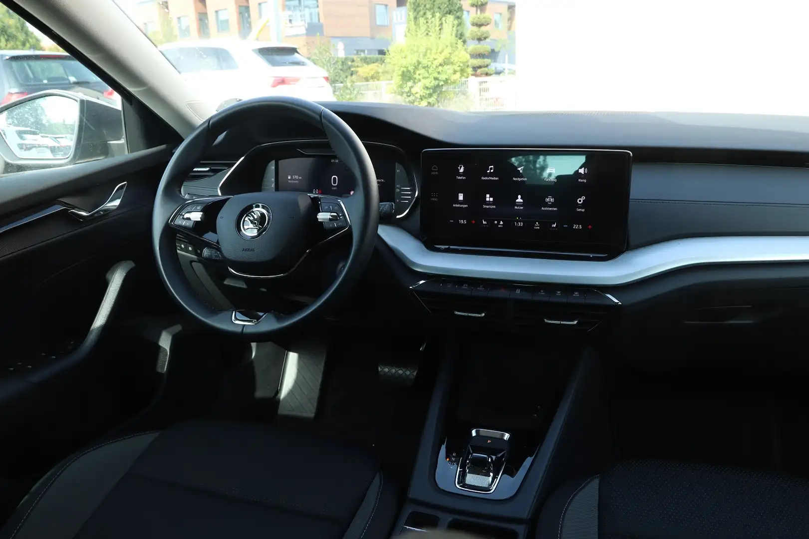 Skoda Octavia Combi 2.0 TDI DSG Ambition AHK*NAVI*ACC*SH Grau - 2