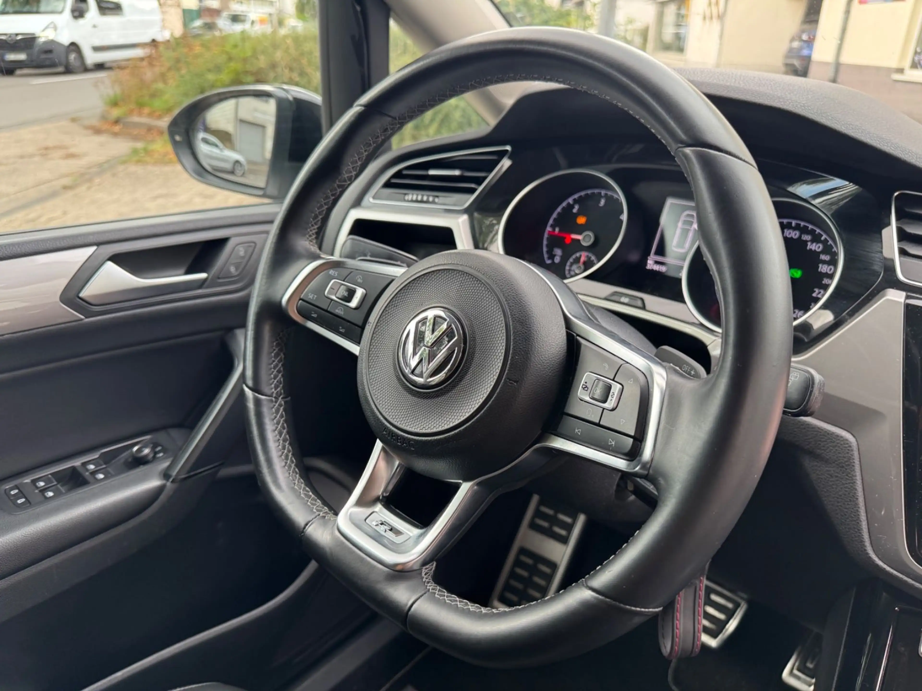 Volkswagen Touran 2.0 TDI R-LINE*7-SITZE*DSG*LED*STANDHEIZU — photo 15