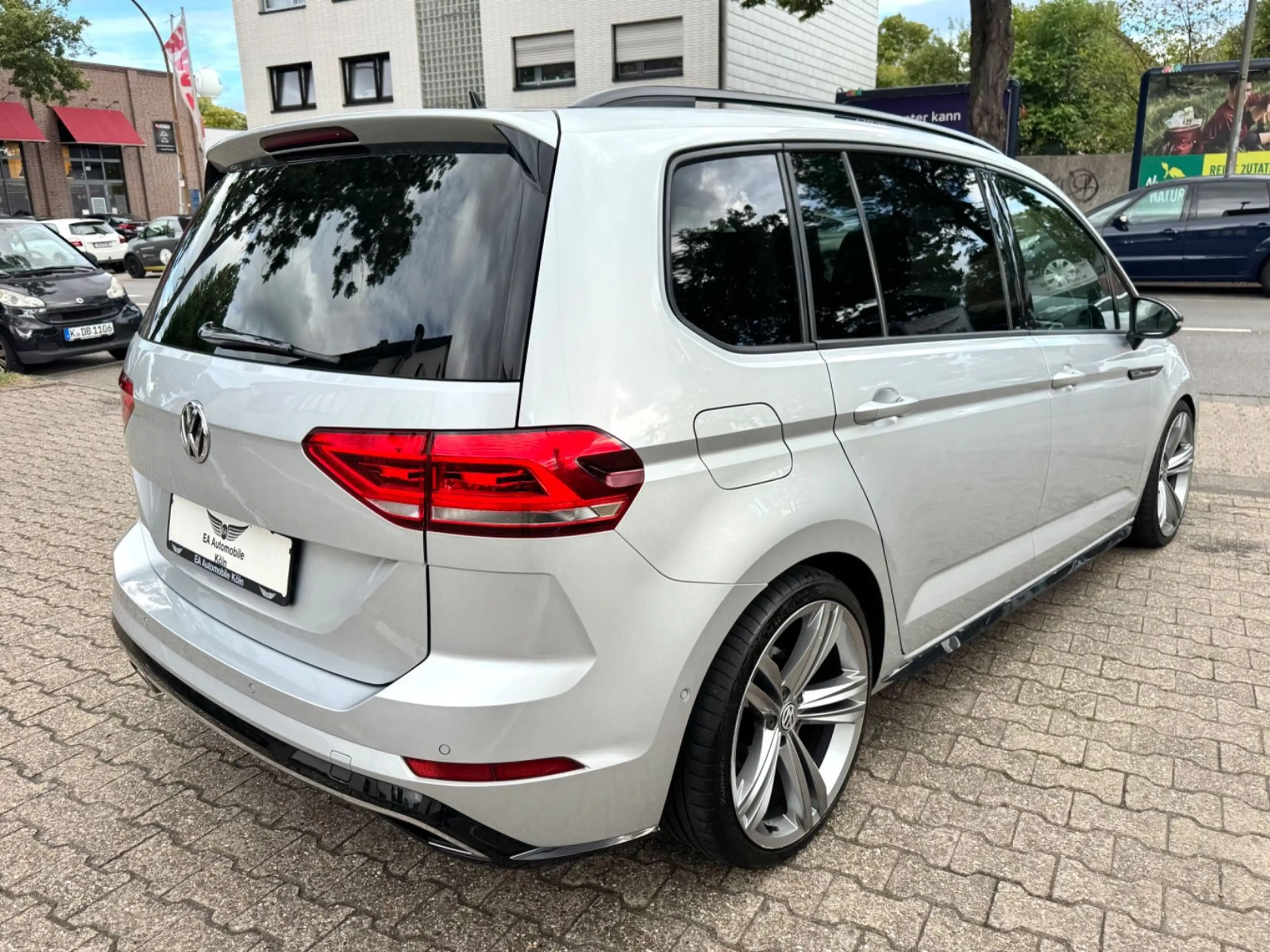 Volkswagen Touran 2.0 TDI R-LINE*7-SITZE*DSG*LED*STANDHEIZU — photo 9