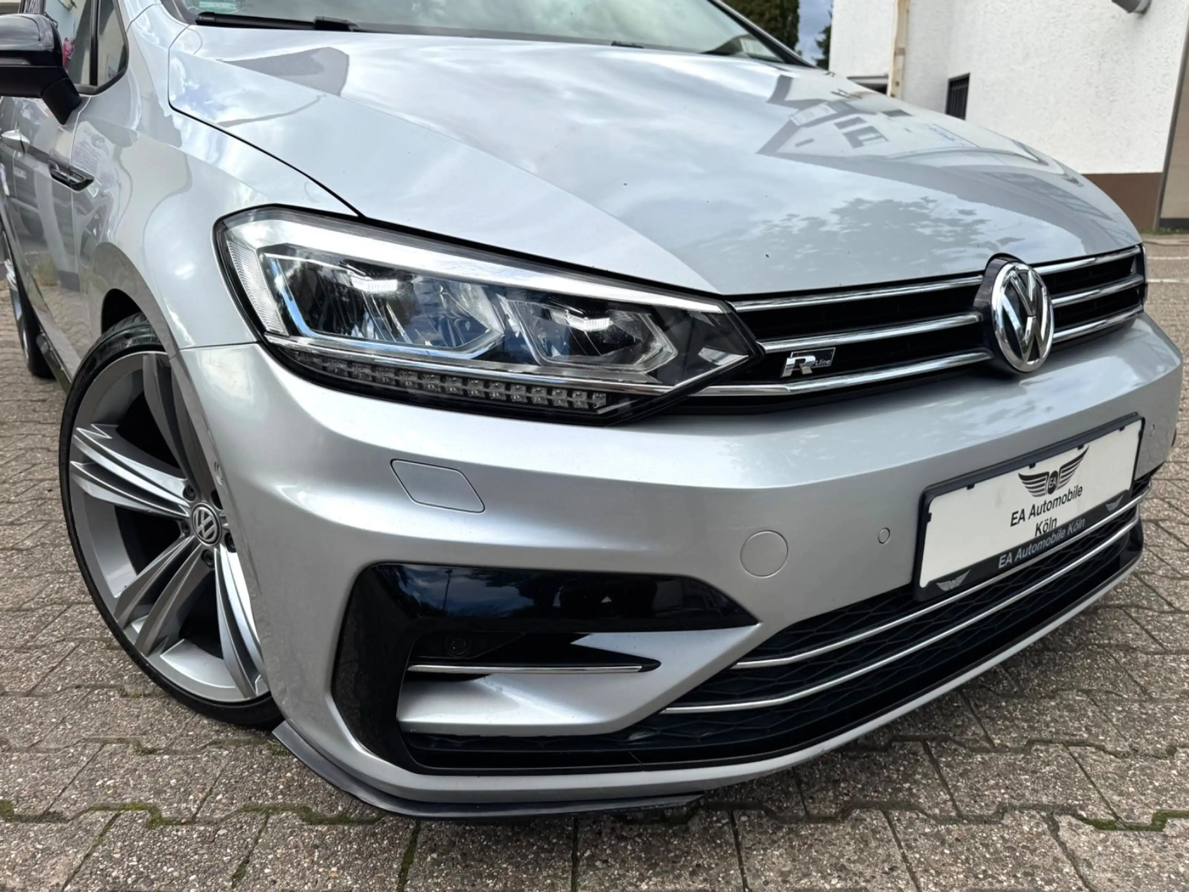 Volkswagen Touran 2.0 TDI R-LINE*7-SITZE*DSG*LED*STANDHEIZU — photo 6