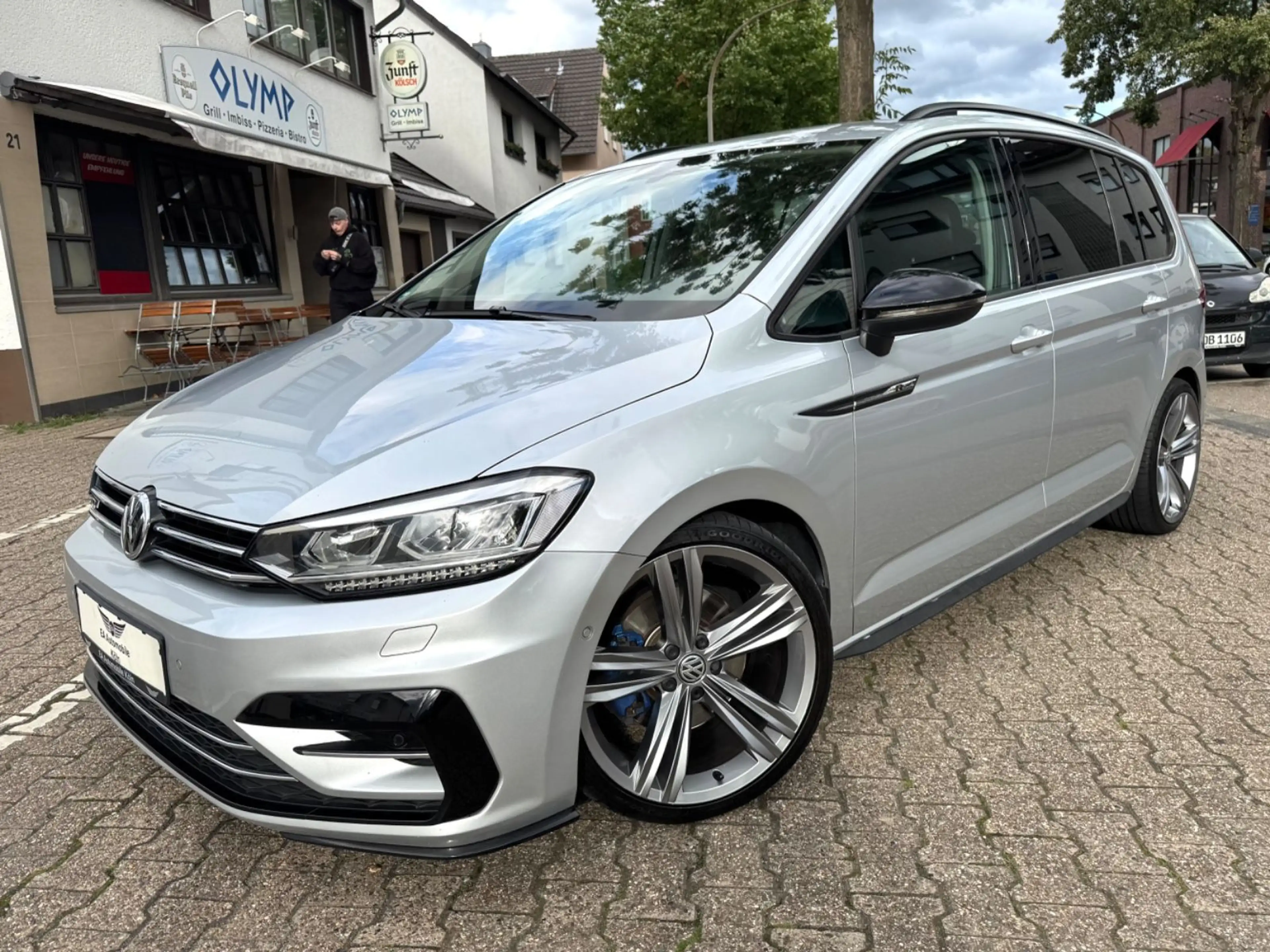 Volkswagen Touran 2.0 TDI R-LINE*7-SITZE*DSG*LED*STANDHEIZU — photo 2