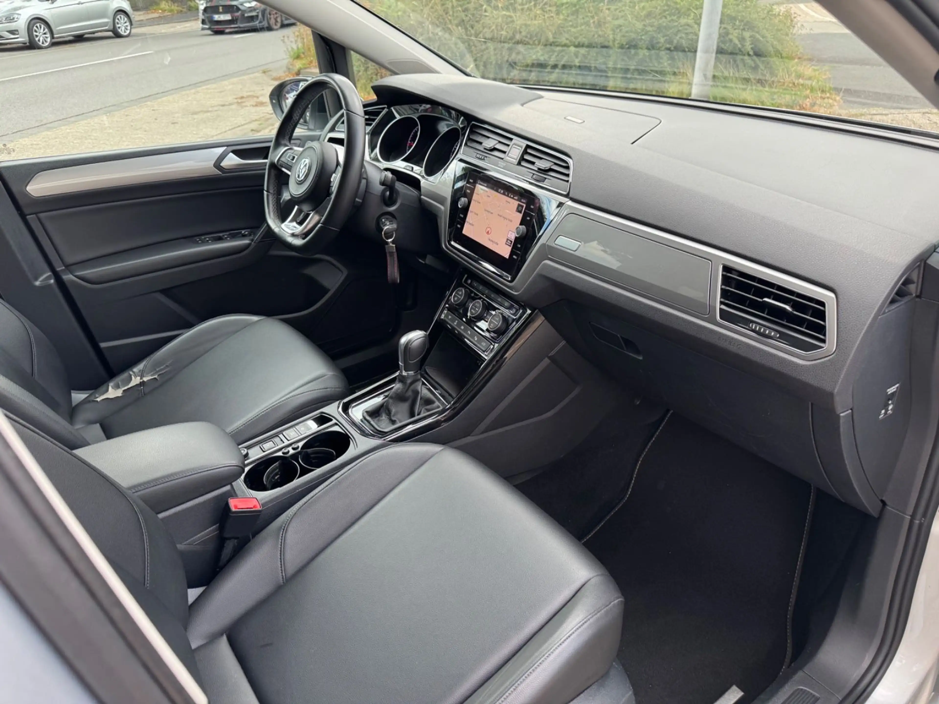 Volkswagen Touran 2.0 TDI R-LINE*7-SITZE*DSG*LED*STANDHEIZU — photo 14