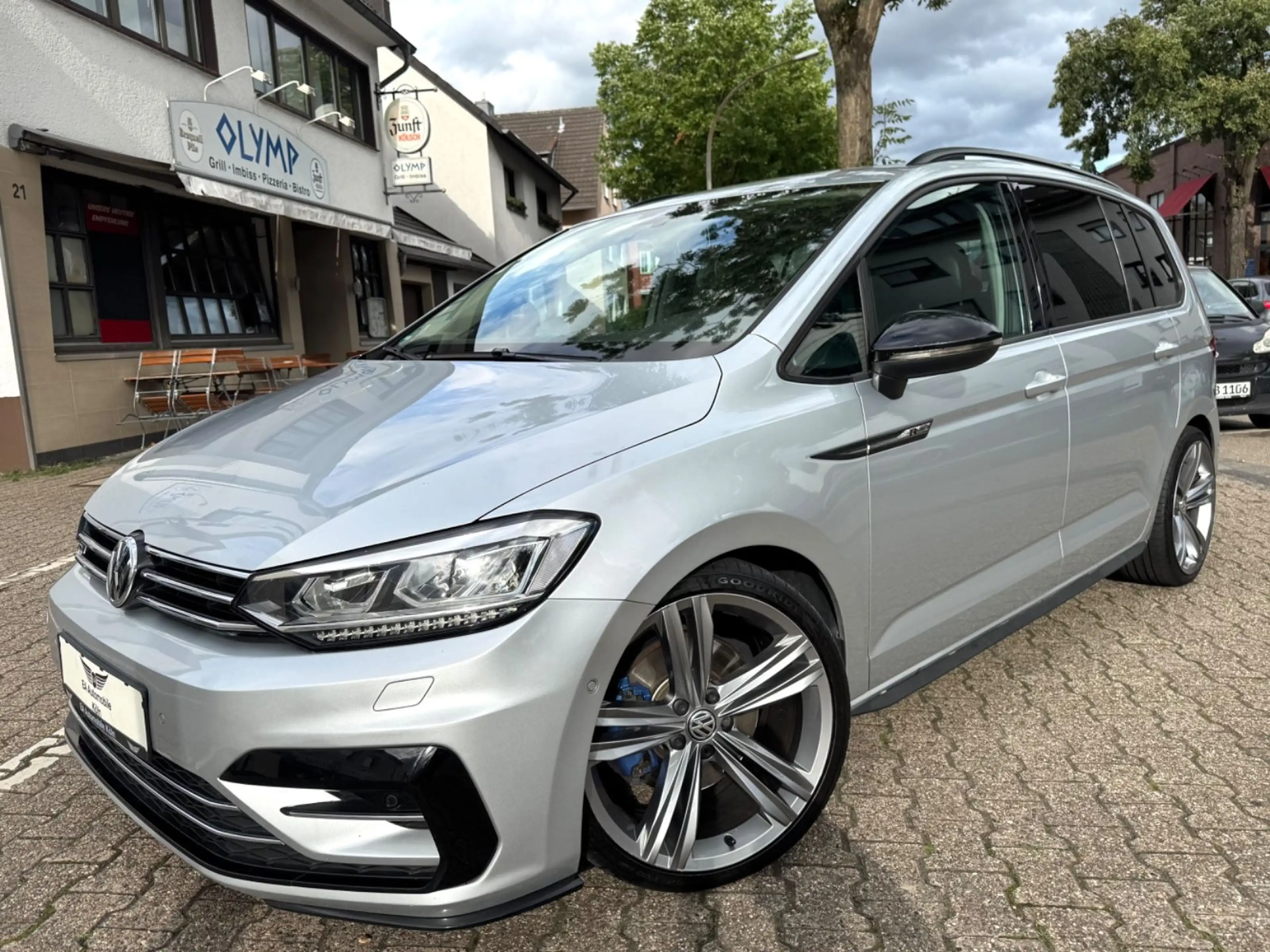 Volkswagen Touran 2.0 TDI R-LINE*7-SITZE*DSG*LED*STANDHEIZU