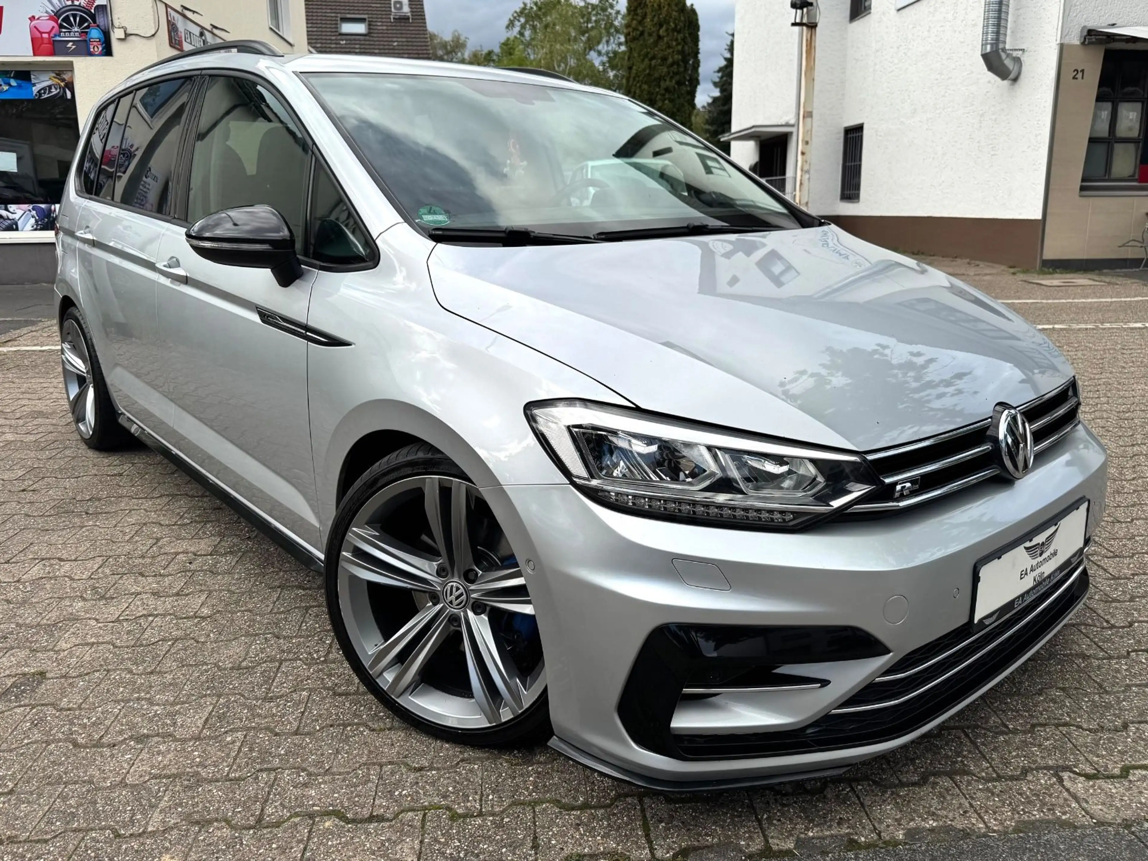 Volkswagen Touran 2.0 TDI R-LINE*7-SITZE*DSG*LED*STANDHEIZU — photo 4