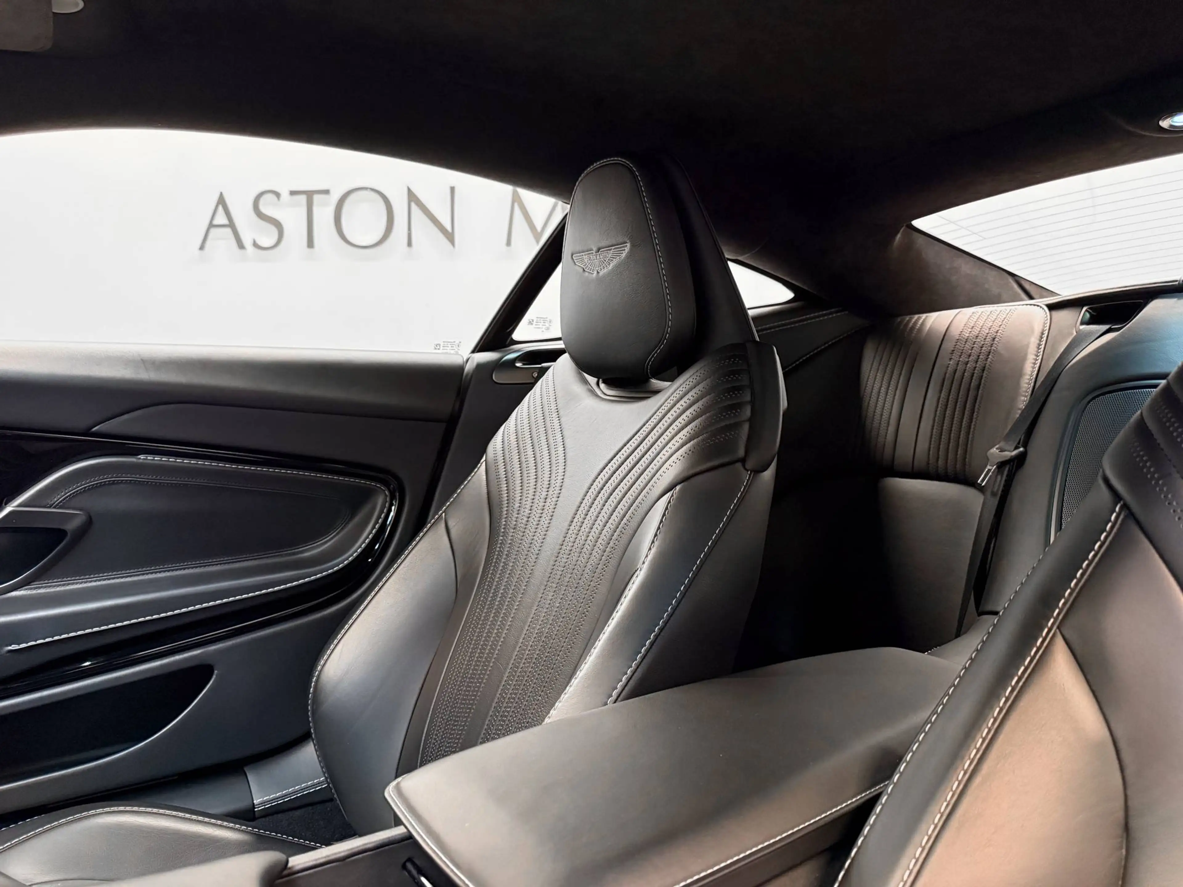 Aston Martin DB11 Coupe | Aston Martin Brussels — photo 12
