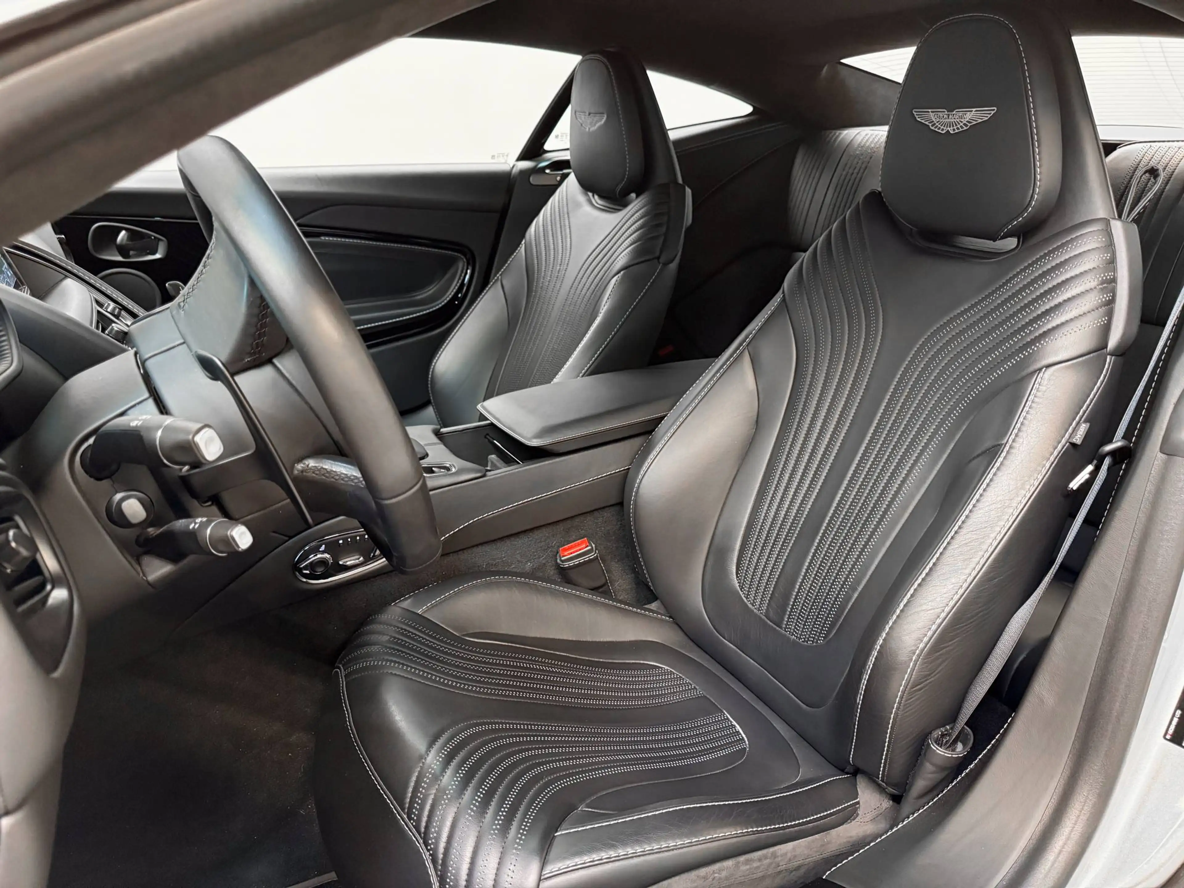 Aston Martin DB11 Coupe | Aston Martin Brussels — photo 9