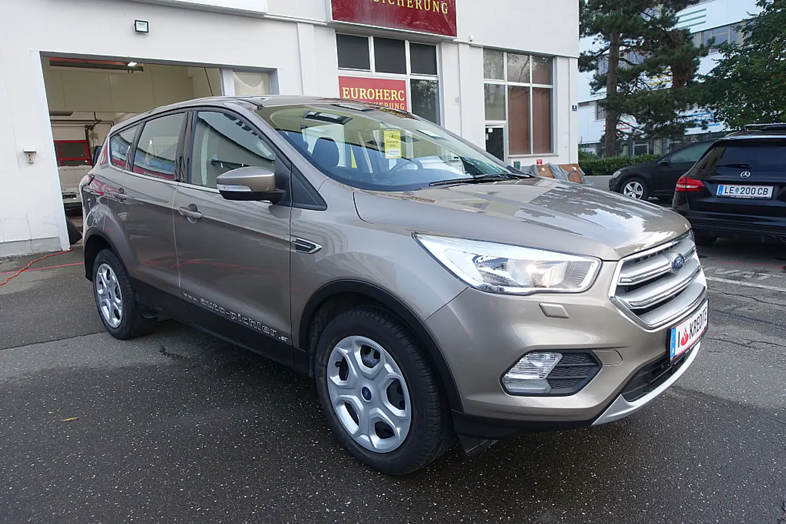 Ford Kuga 1,5 EcoBoost Trend Grau - 2