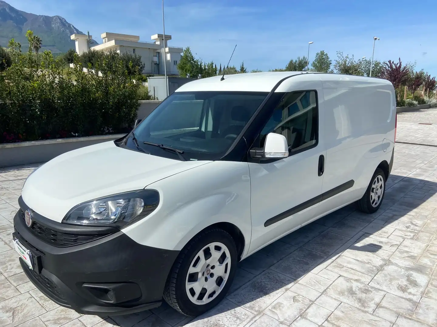 Fiat Doblo FIAT DOBLO MAXI 1.6 MJT 105CV - ALLESTITO Blanc - 1