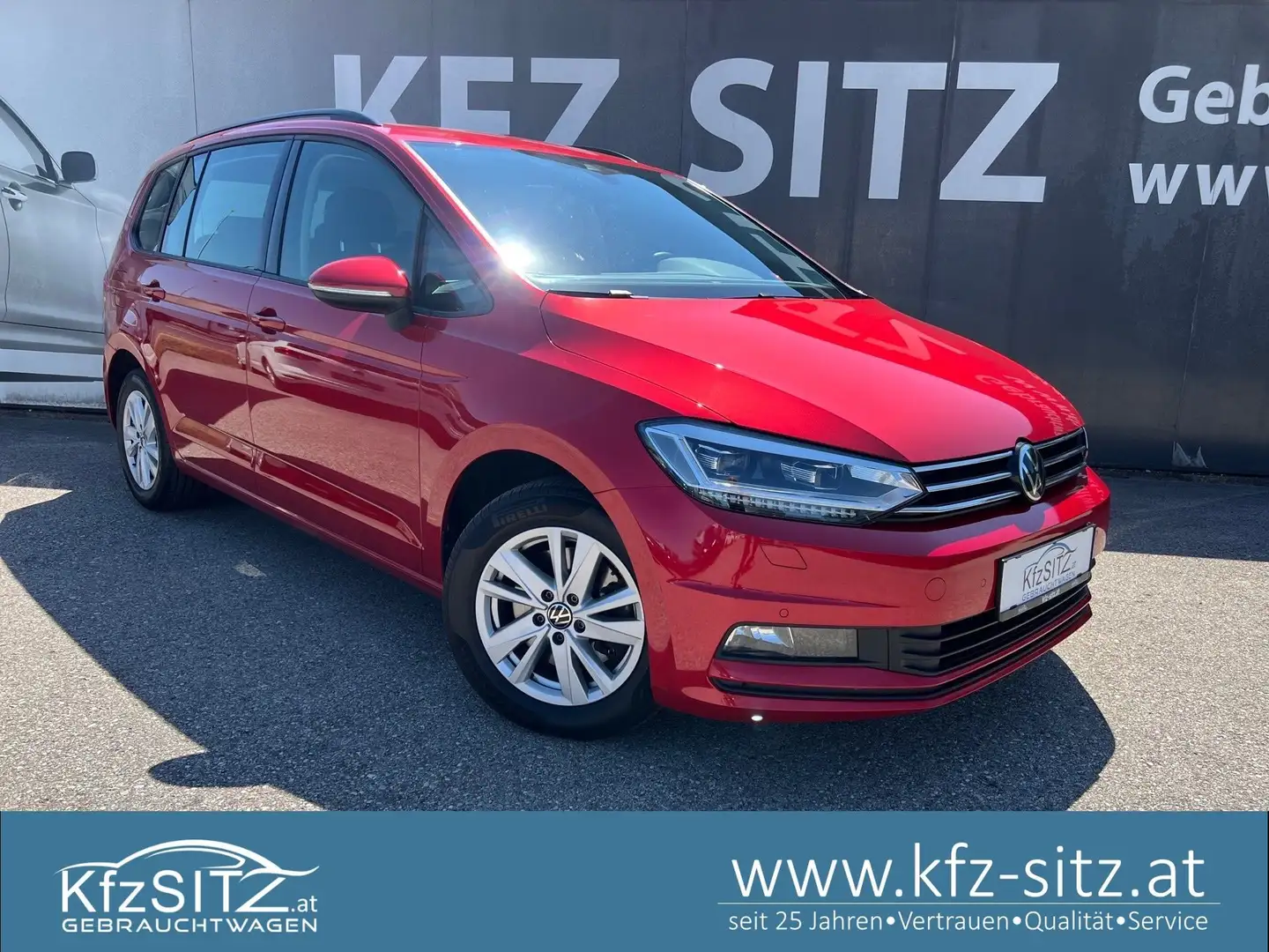 Volkswagen Touran Comfortline 2,0 BMT TDI DSG | NP: €52.600 Rot - 1