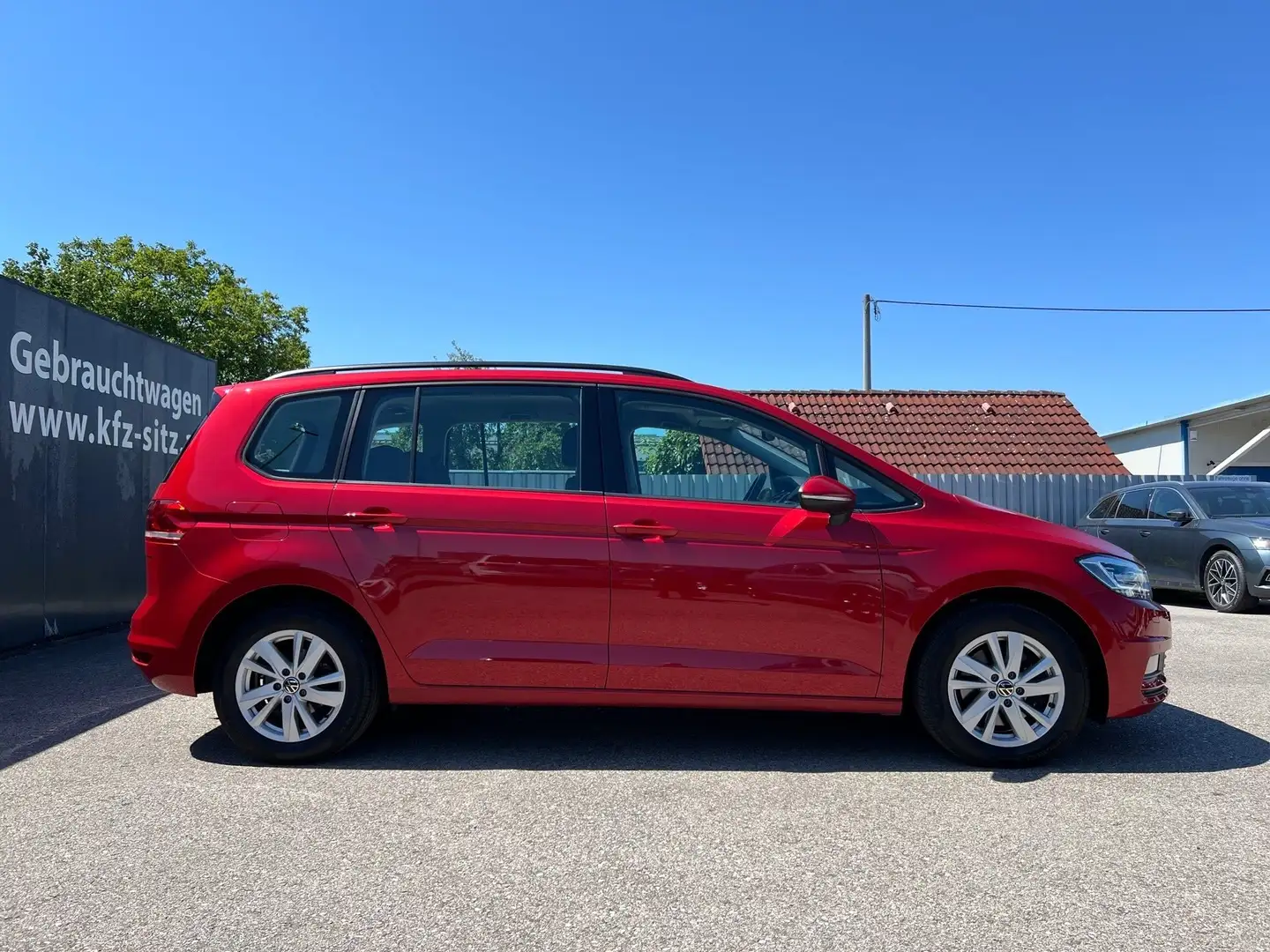 Volkswagen Touran Comfortline 2,0 BMT TDI DSG | NP: €52.600 Rot - 2