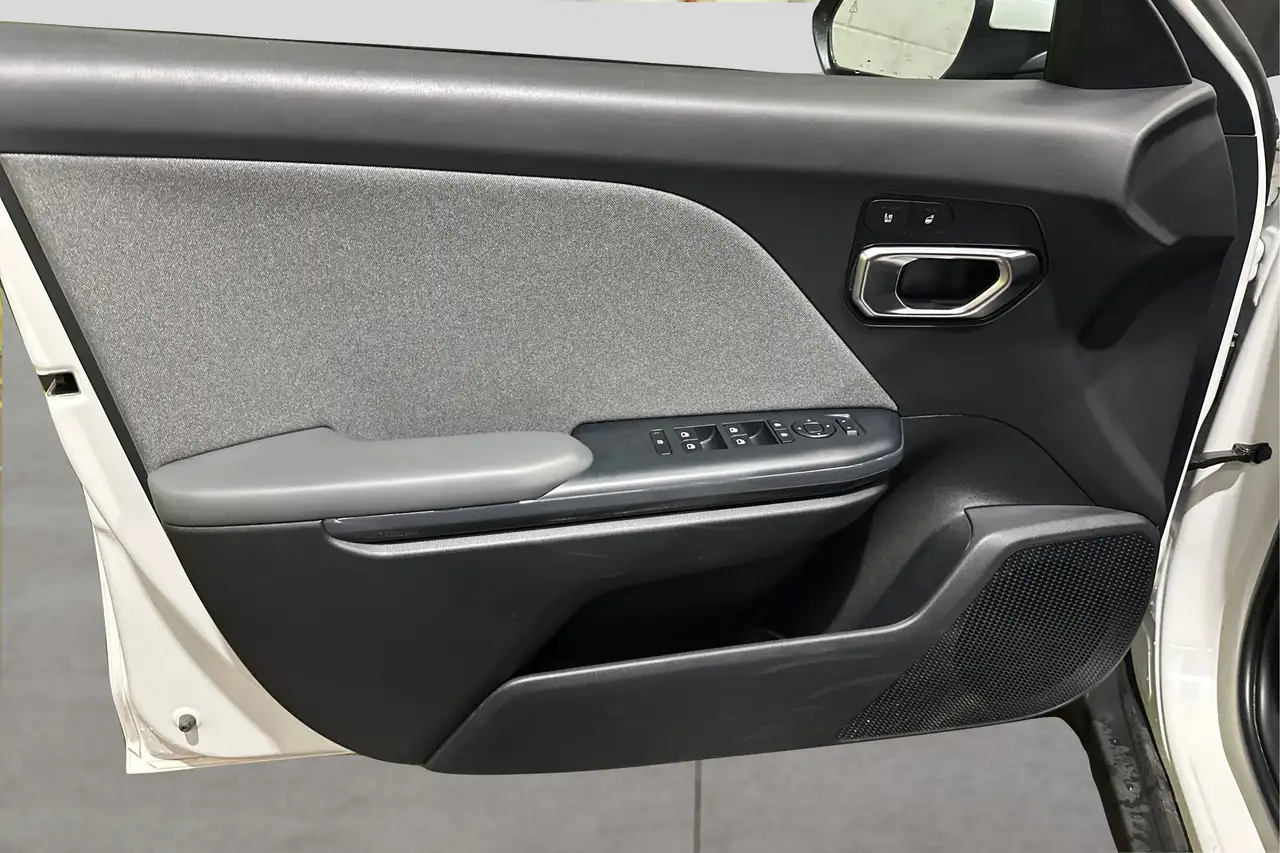 Kia K4 снимка Kia K4