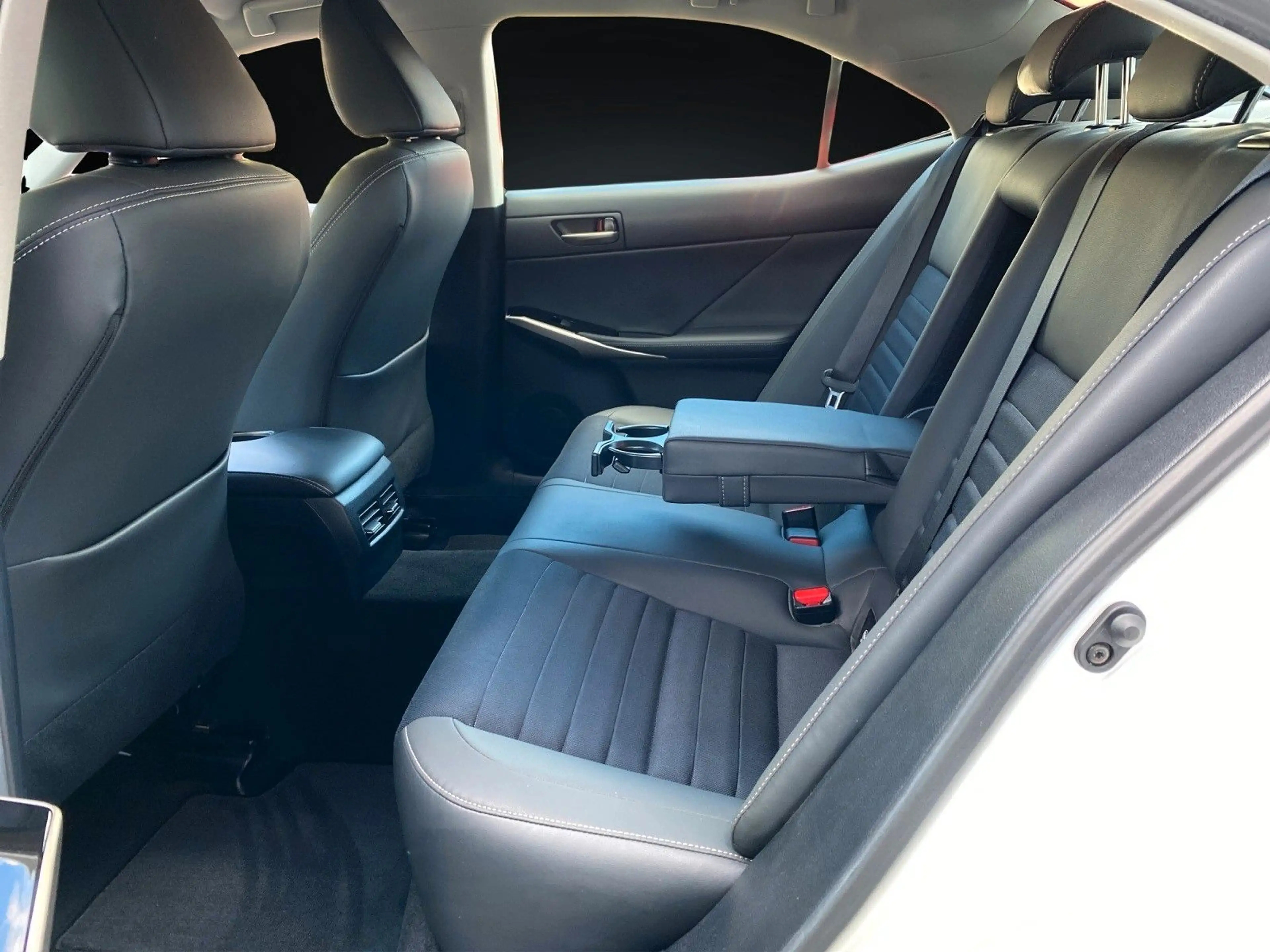 Lexus IS 300 h EXECUTIVE LINE NAVI-KAMERA-LED-ACC — photo 14