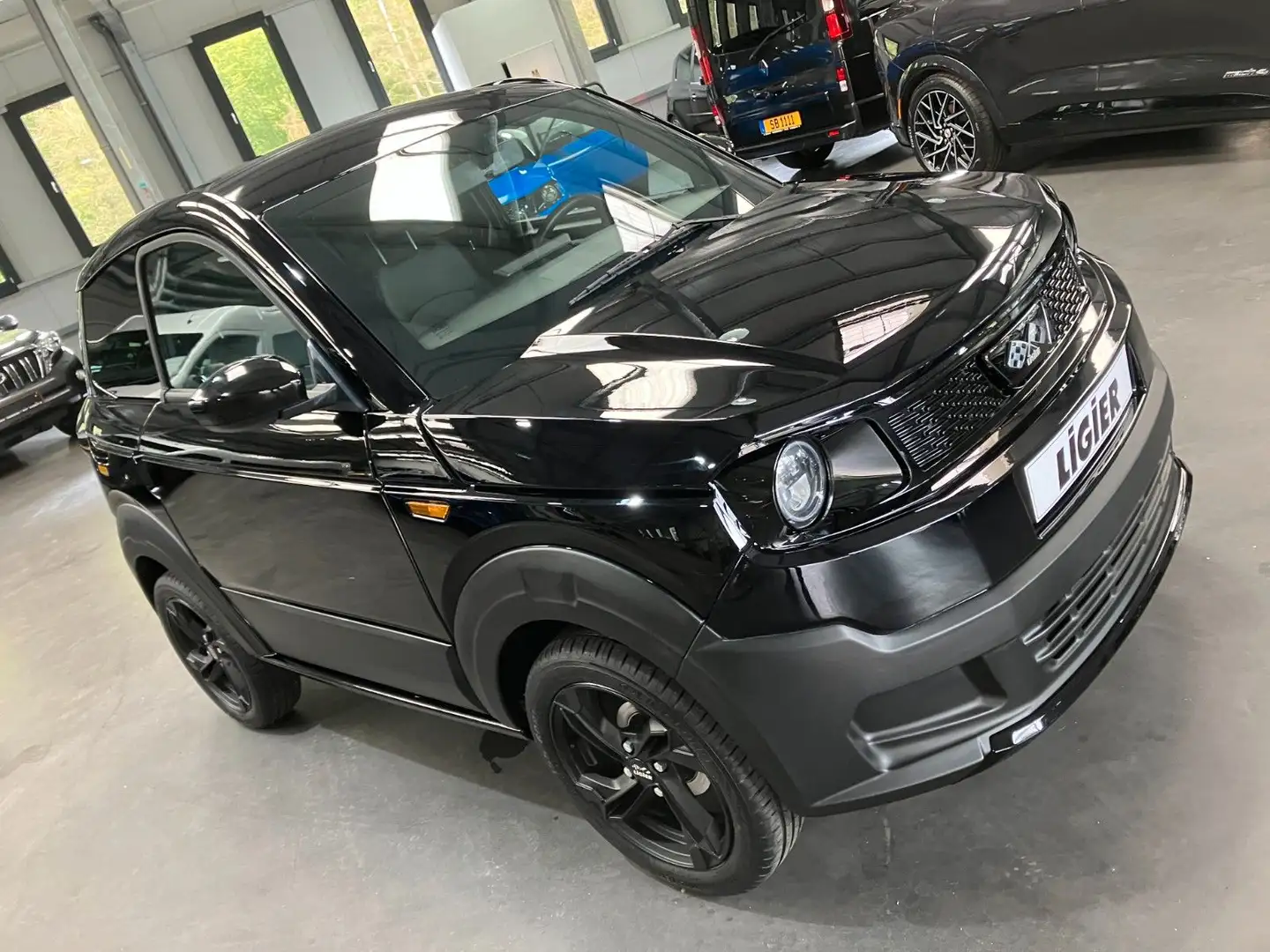 Ligier Myli R.EBEL EV12 Edition Noir - 1