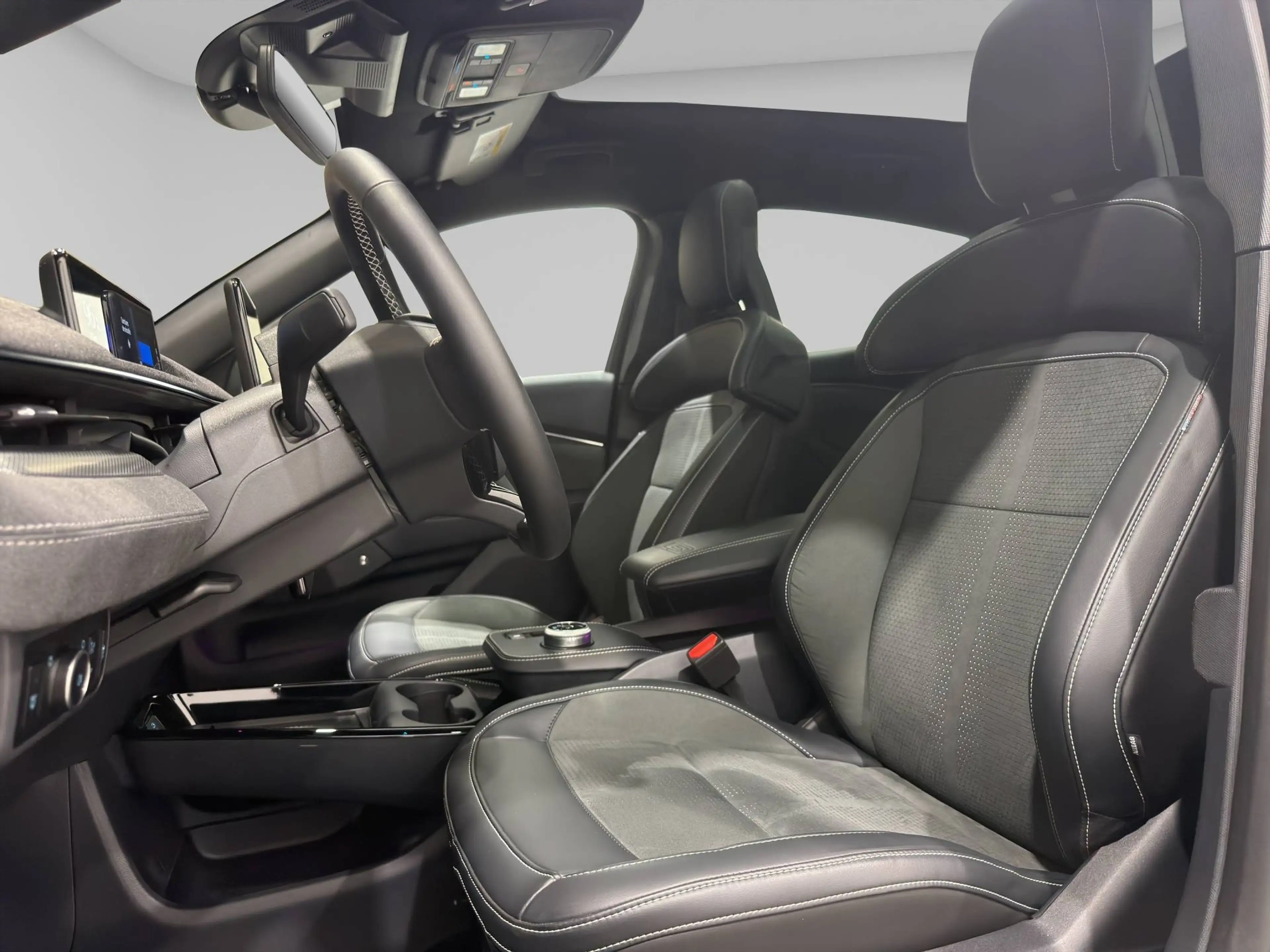 Ford Mustang Mach-E 99 kWh AWD GT Extended Range GT ***HEATED/VENTILATED SEATS*PANORAMIC ROOF*BANG&OLUFSEN*** — photo 10