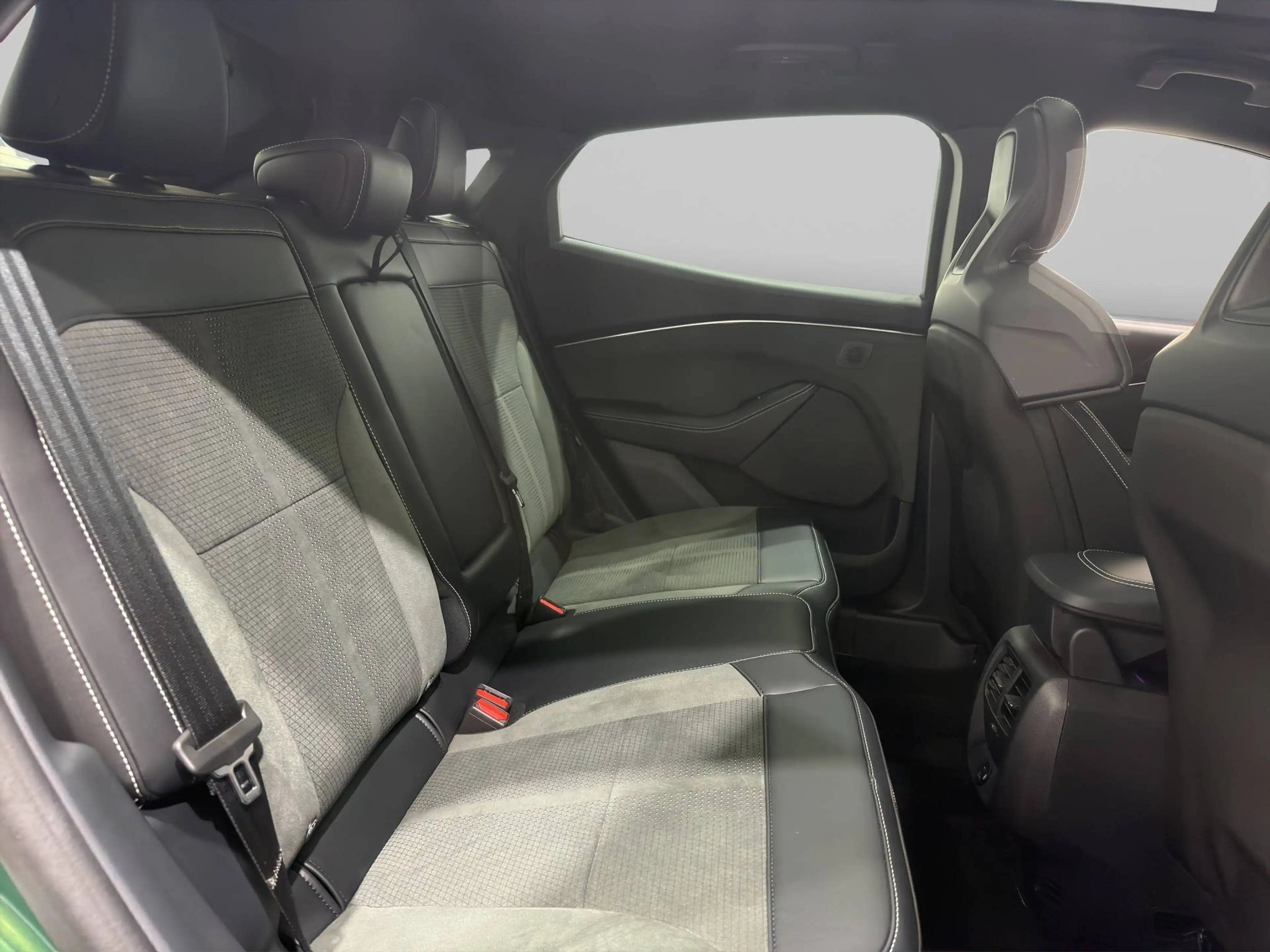 Ford Mustang Mach-E 99 kWh AWD GT Extended Range GT ***HEATED/VENTILATED SEATS*PANORAMIC ROOF*BANG&OLUFSEN*** — photo 12