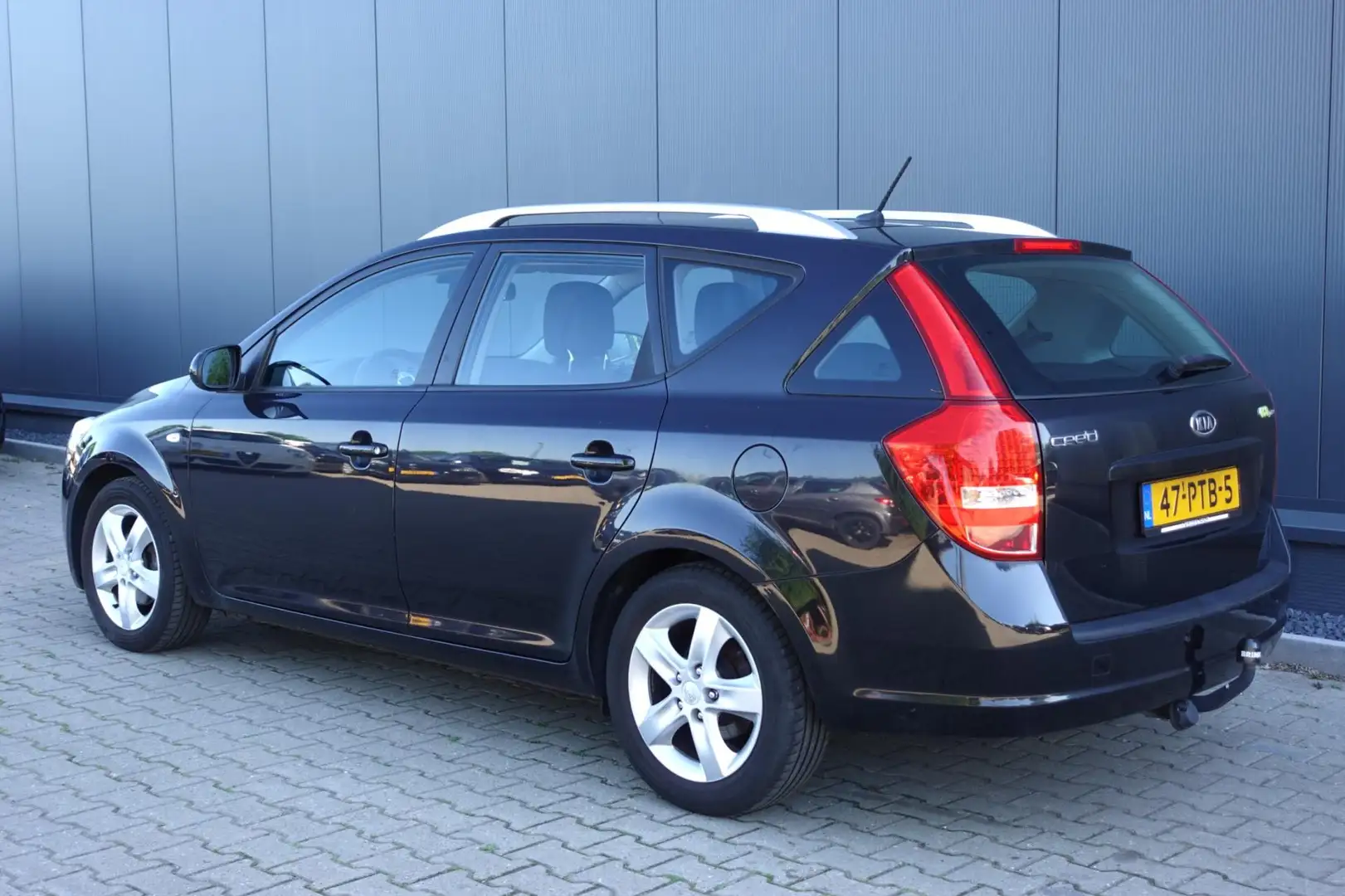 Kia Ceed / cee'd Sporty Wagon 1.4 CVVT Seven Zwart - 2