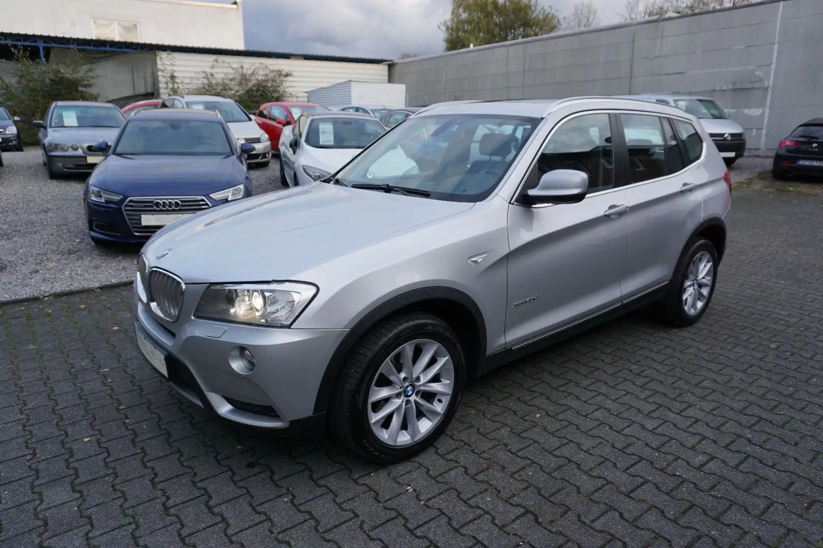 BMW X3 xDrive30d°Leder°Navi°Xenon°Kamera°HeadUp°Pano Zilver - 2