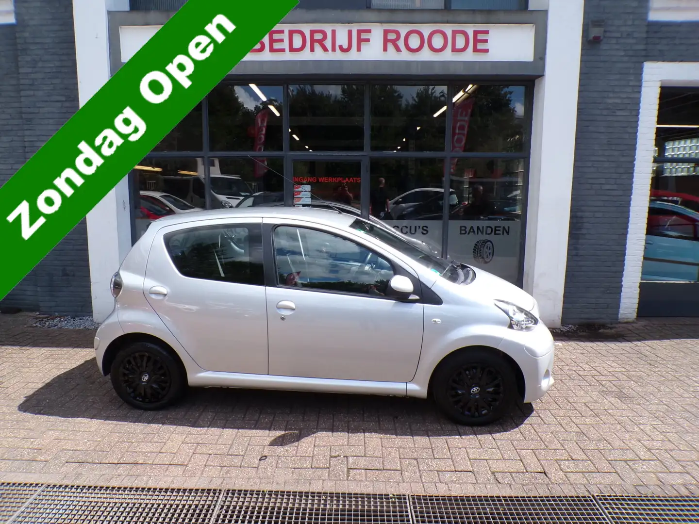 Toyota Aygo 1.0 VVT-i 5-Drs Automaat AIRCO,GOED ONDERHOUDEN! " Zilver - 1